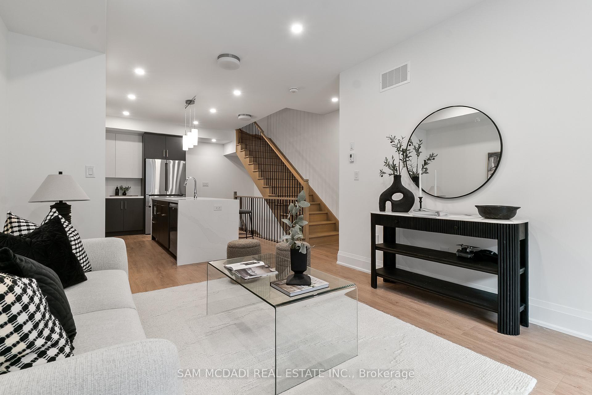Photo 44 of 33 Burleigh Mews, Vaughan, Uplands — HOMEH