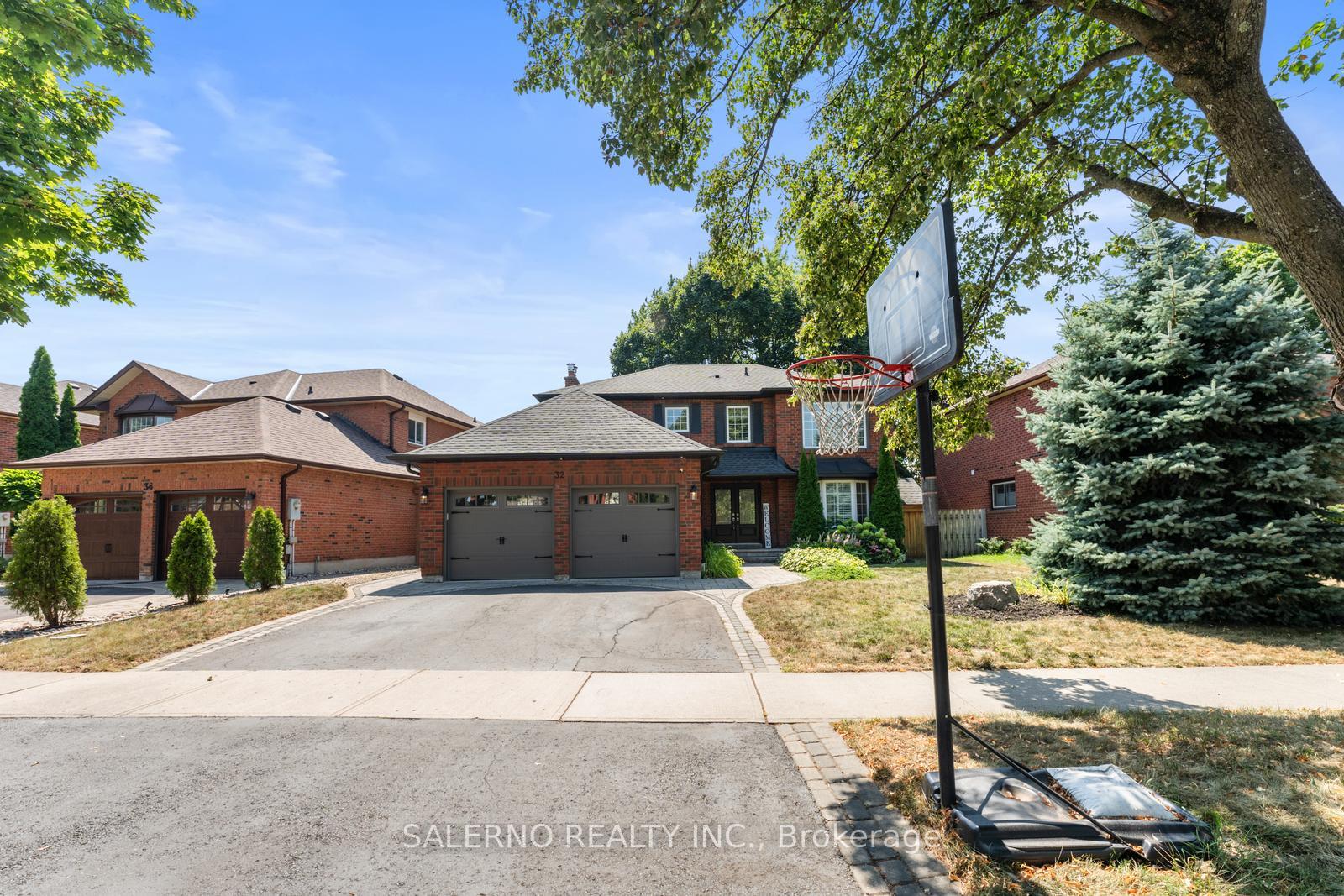 Photo 3 of 32 Glen Hill Drive, Whitby, Blue Grass Meadows — HOMEH