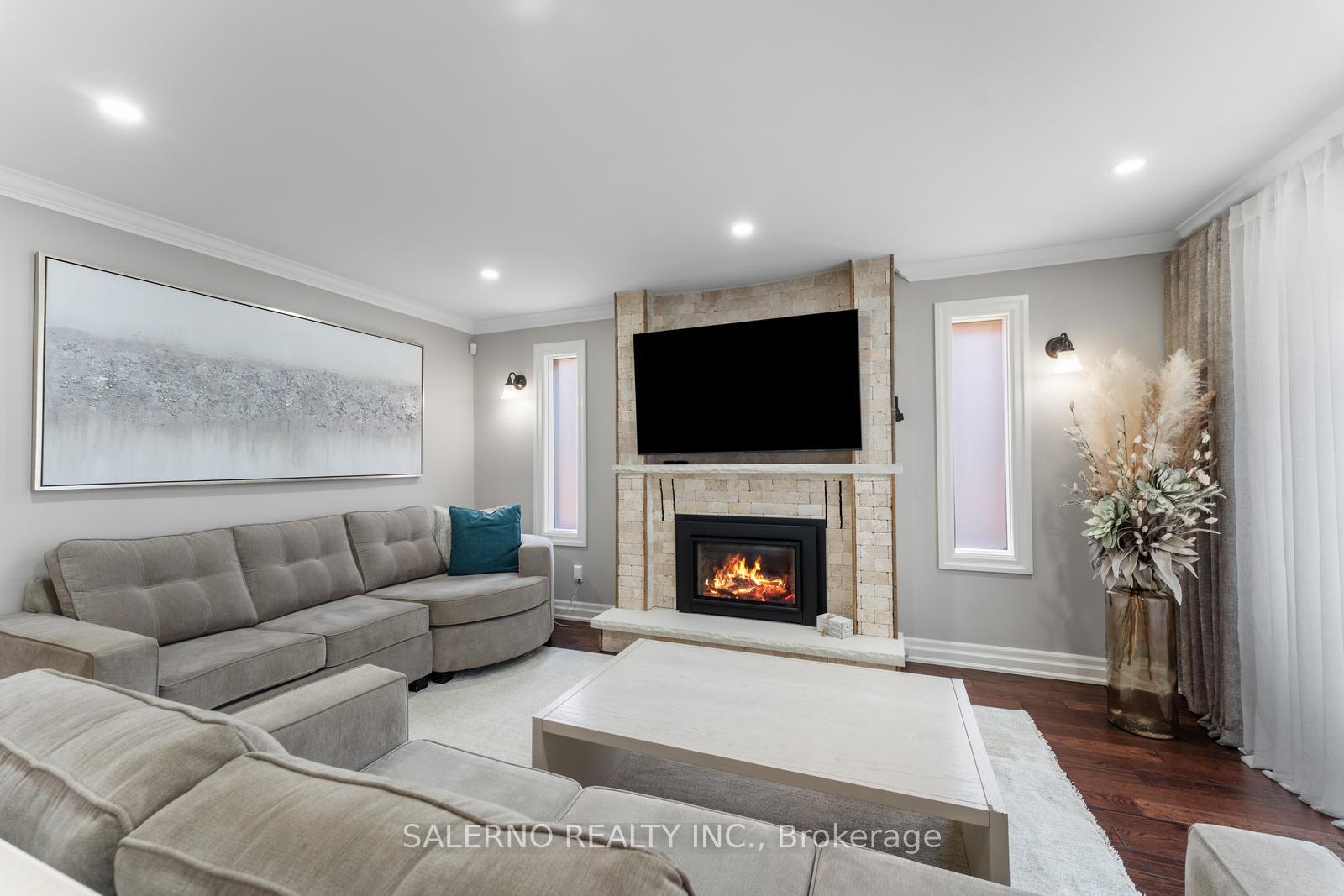 Photo 9 of 32 Glen Hill Drive, Whitby, Blue Grass Meadows — HOMEH