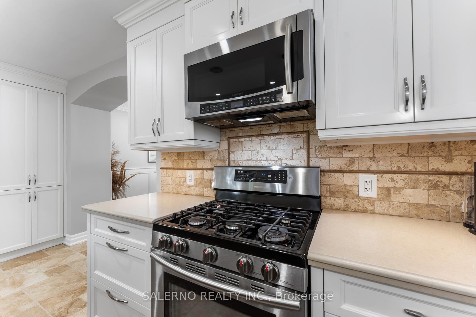Photo 15 of 32 Glen Hill Drive, Whitby, Blue Grass Meadows — HOMEH