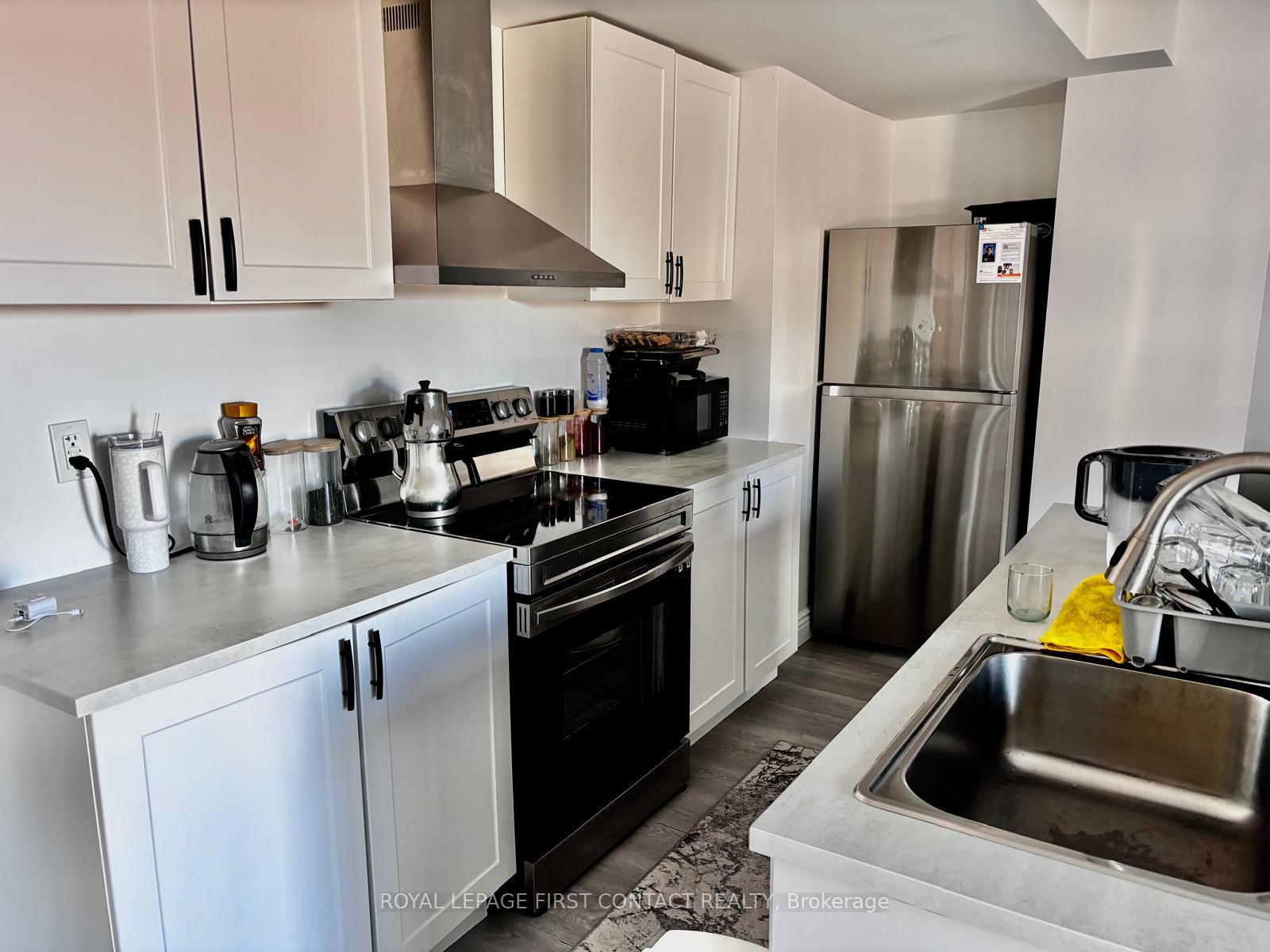 Photo 2 of 21 Blue Forest Crescent, Barrie, Innis-Shore — HOMEH