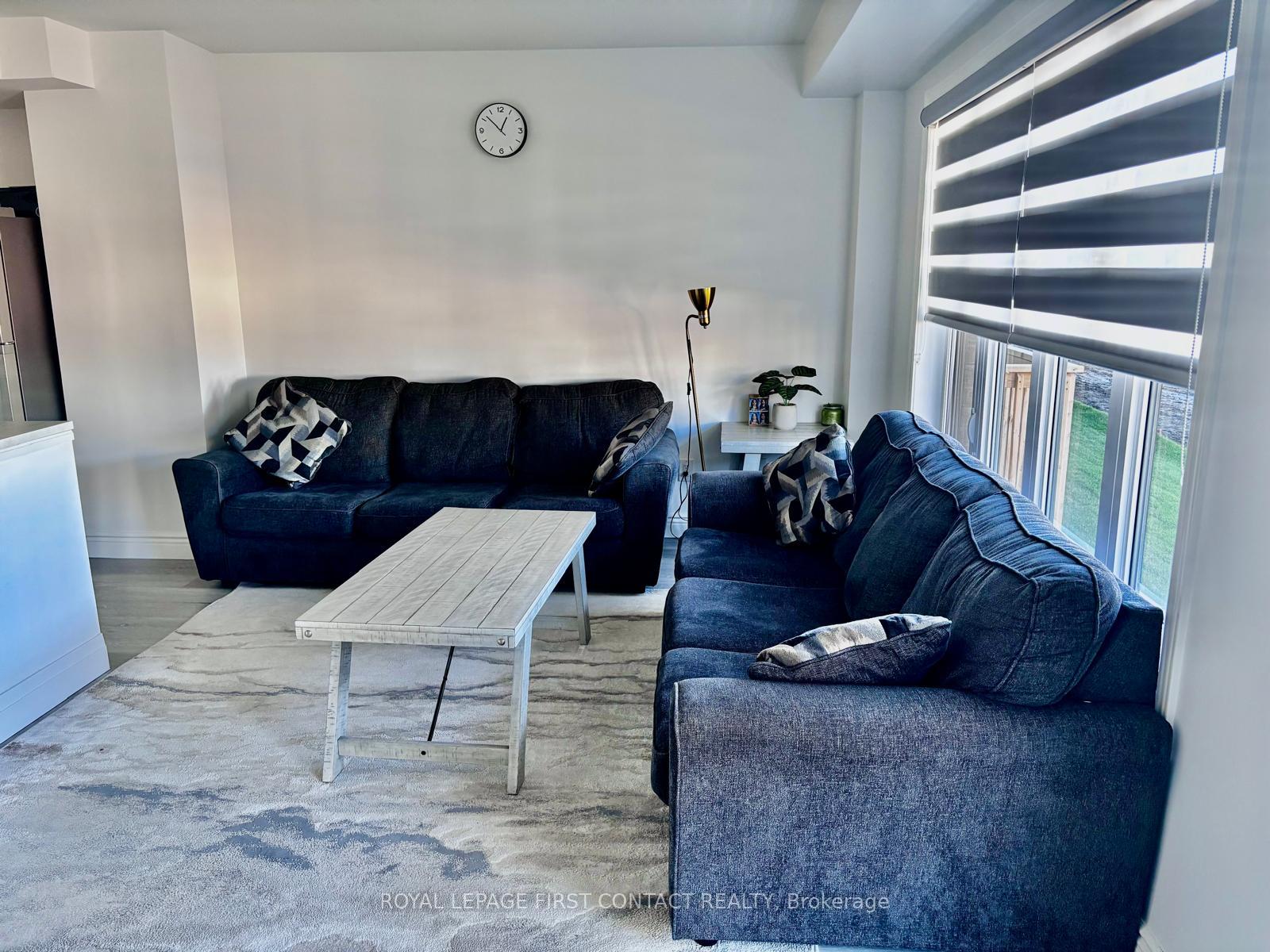 Photo 3 of 21 Blue Forest Crescent, Barrie, Innis-Shore — HOMEH