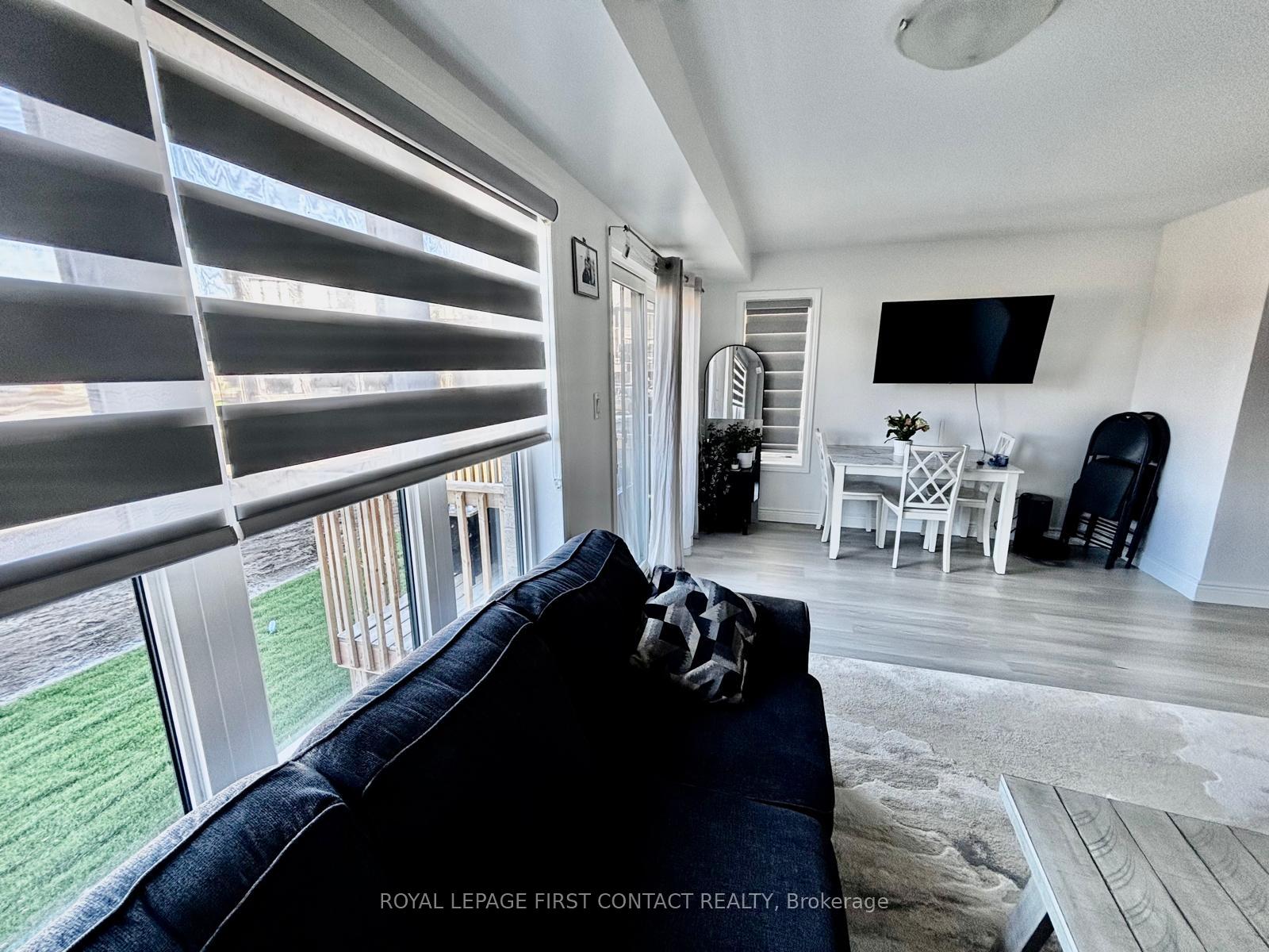 Photo 5 of 21 Blue Forest Crescent, Barrie, Innis-Shore — HOMEH