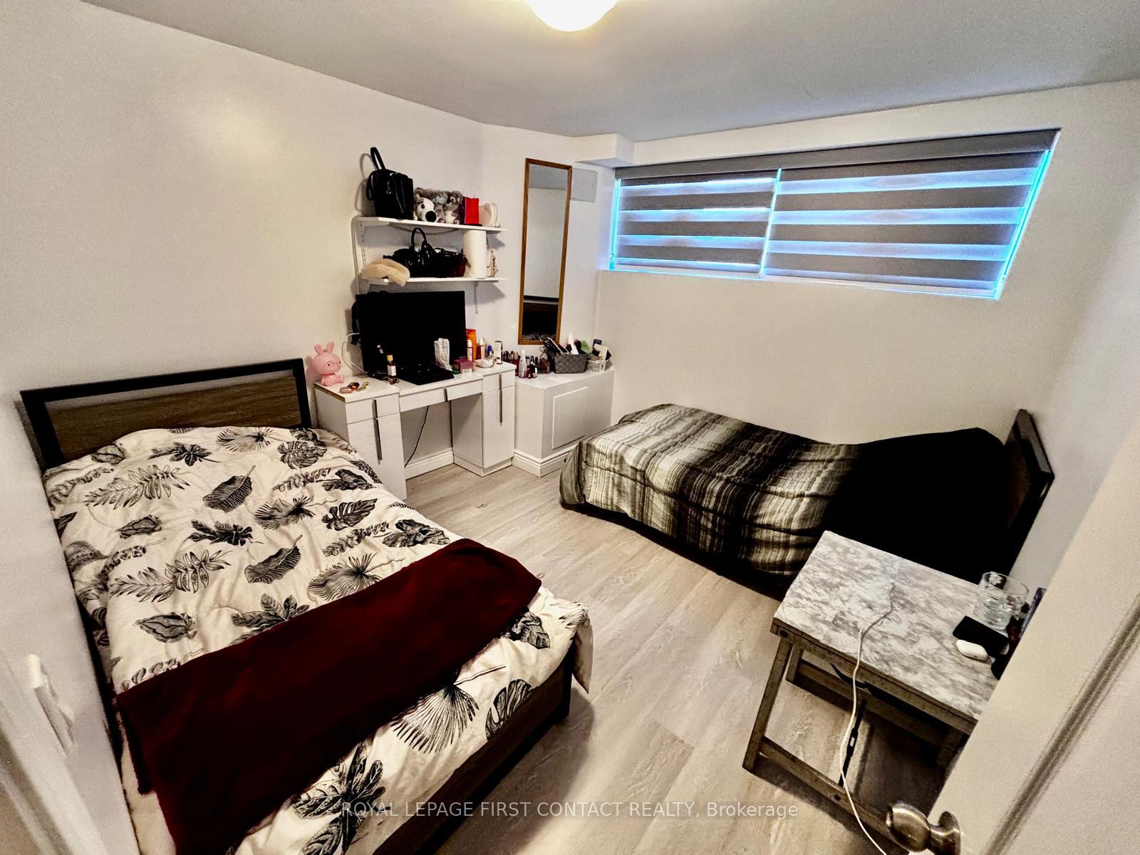 Photo 8 of 21 Blue Forest Crescent, Barrie, Innis-Shore — HOMEH