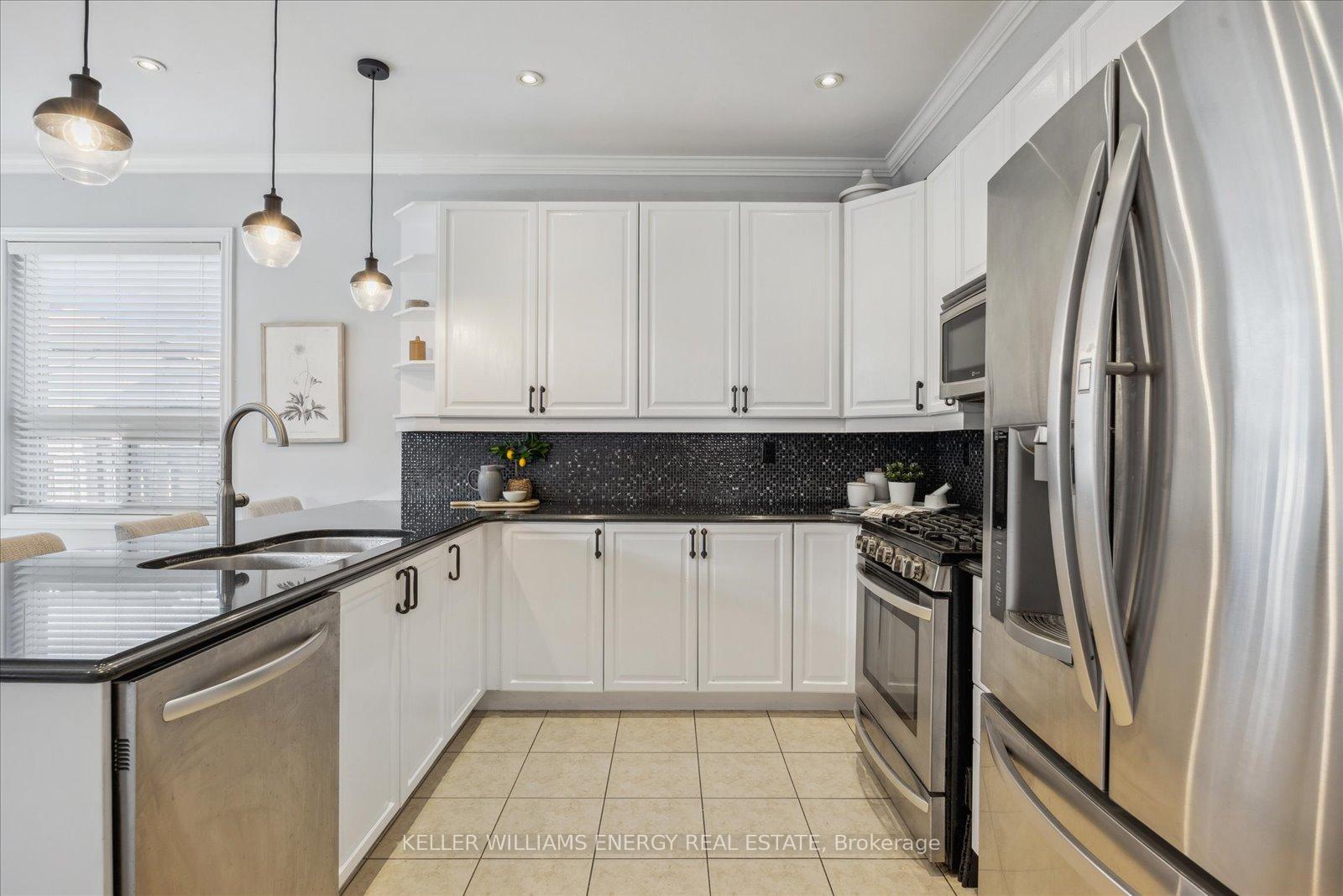 Photo 12 of 18 Helston Crescent, Whitby, Brooklin — HOMEH
