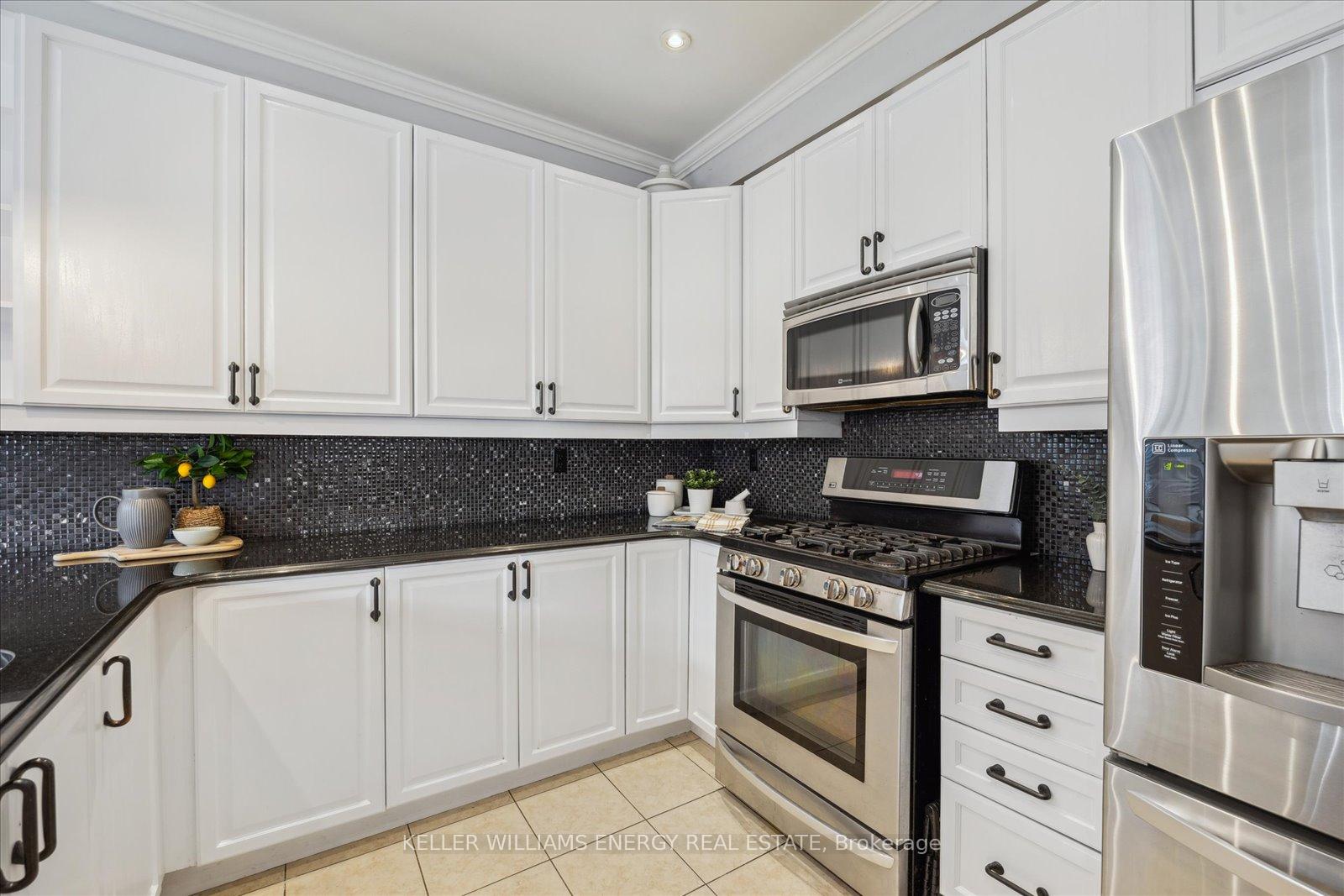 Photo 13 of 18 Helston Crescent, Whitby, Brooklin — HOMEH