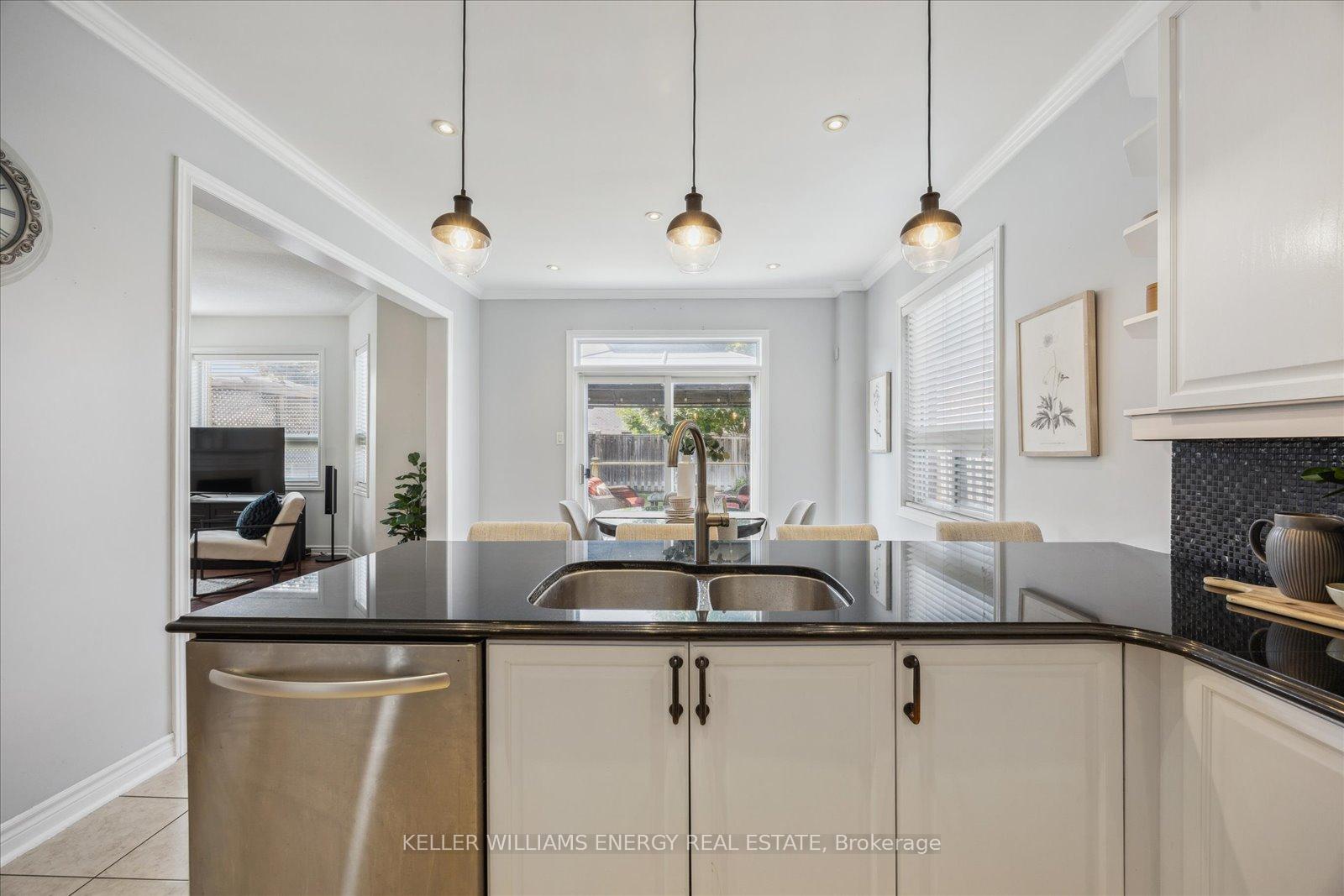 Photo 14 of 18 Helston Crescent, Whitby, Brooklin — HOMEH