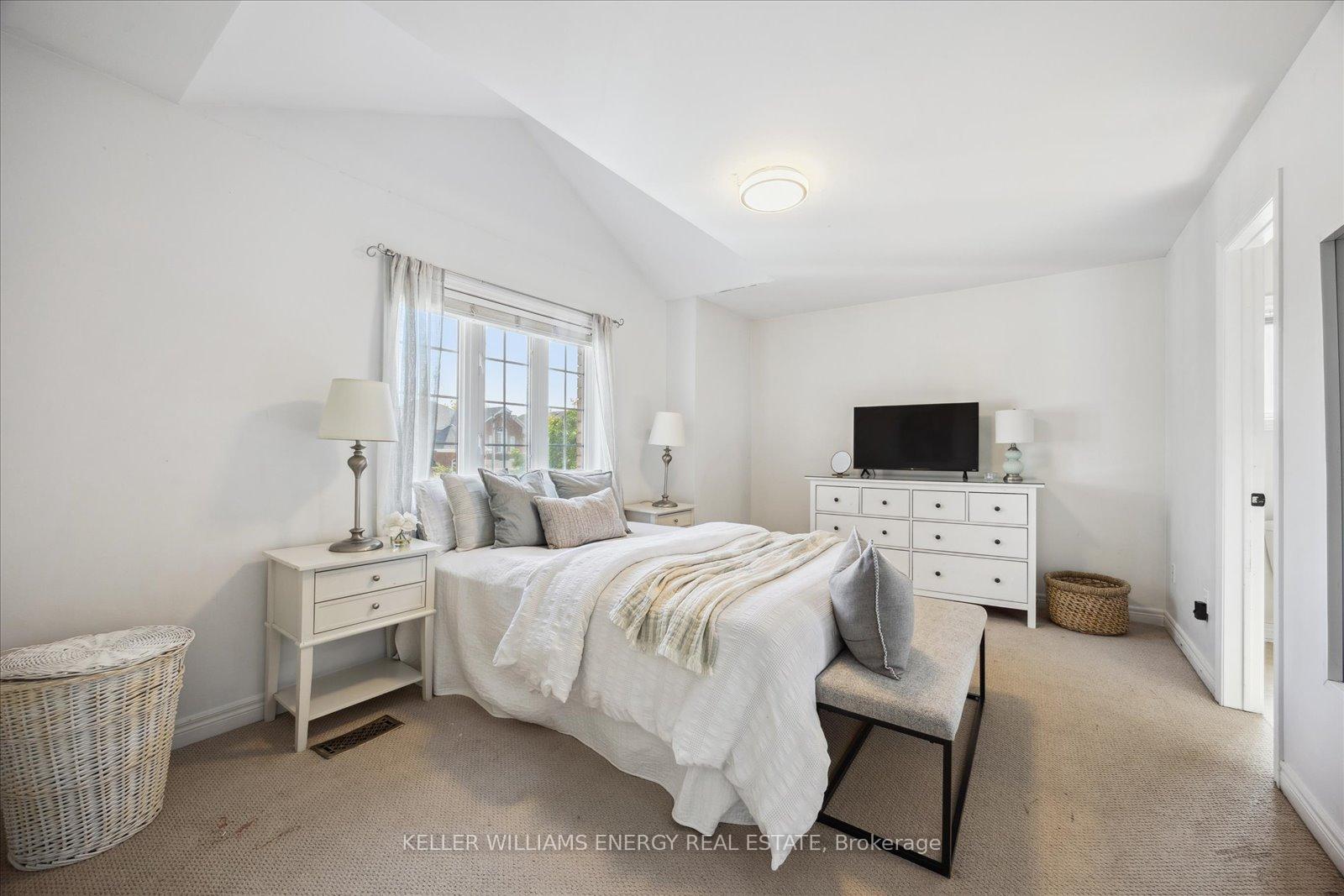 Photo 31 of 18 Helston Crescent, Whitby, Brooklin — HOMEH