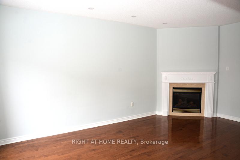 Photo 6 of 82 Rivington Avenue, Vaughan, Patterson — HOMEH