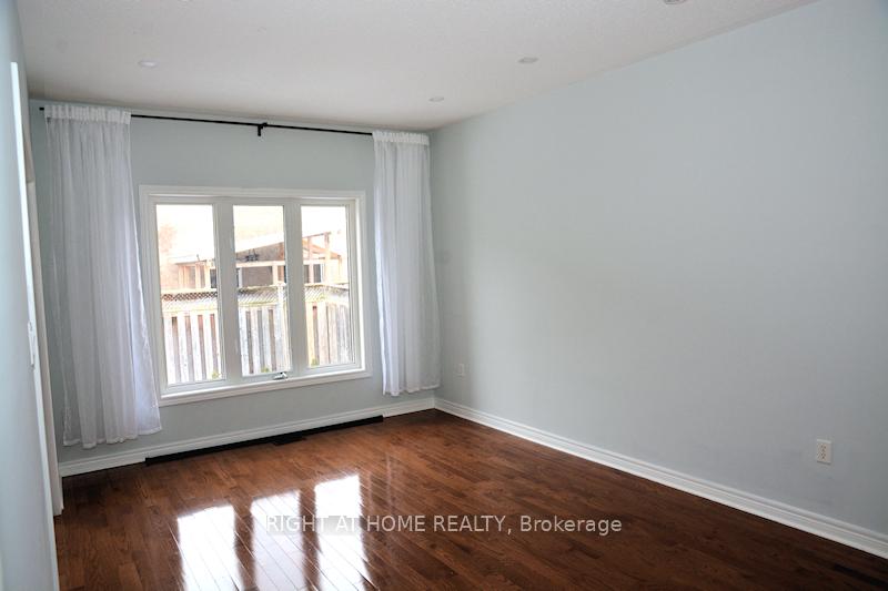 Photo 7 of 82 Rivington Avenue, Vaughan, Patterson — HOMEH