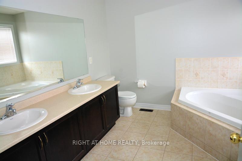 Photo 16 of 82 Rivington Avenue, Vaughan, Patterson — HOMEH