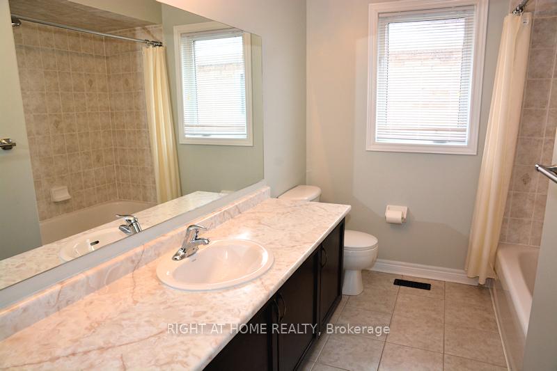 Photo 17 of 82 Rivington Avenue, Vaughan, Patterson — HOMEH