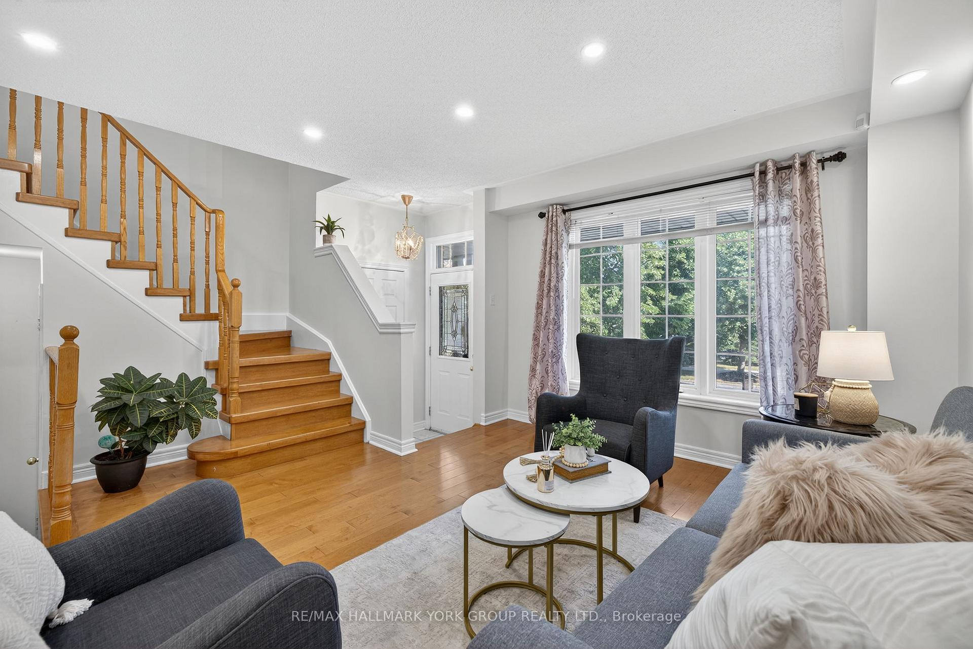 Photo 3 of 393 Hollandview Trail, Aurora, Bayview Wellington — HOMEH