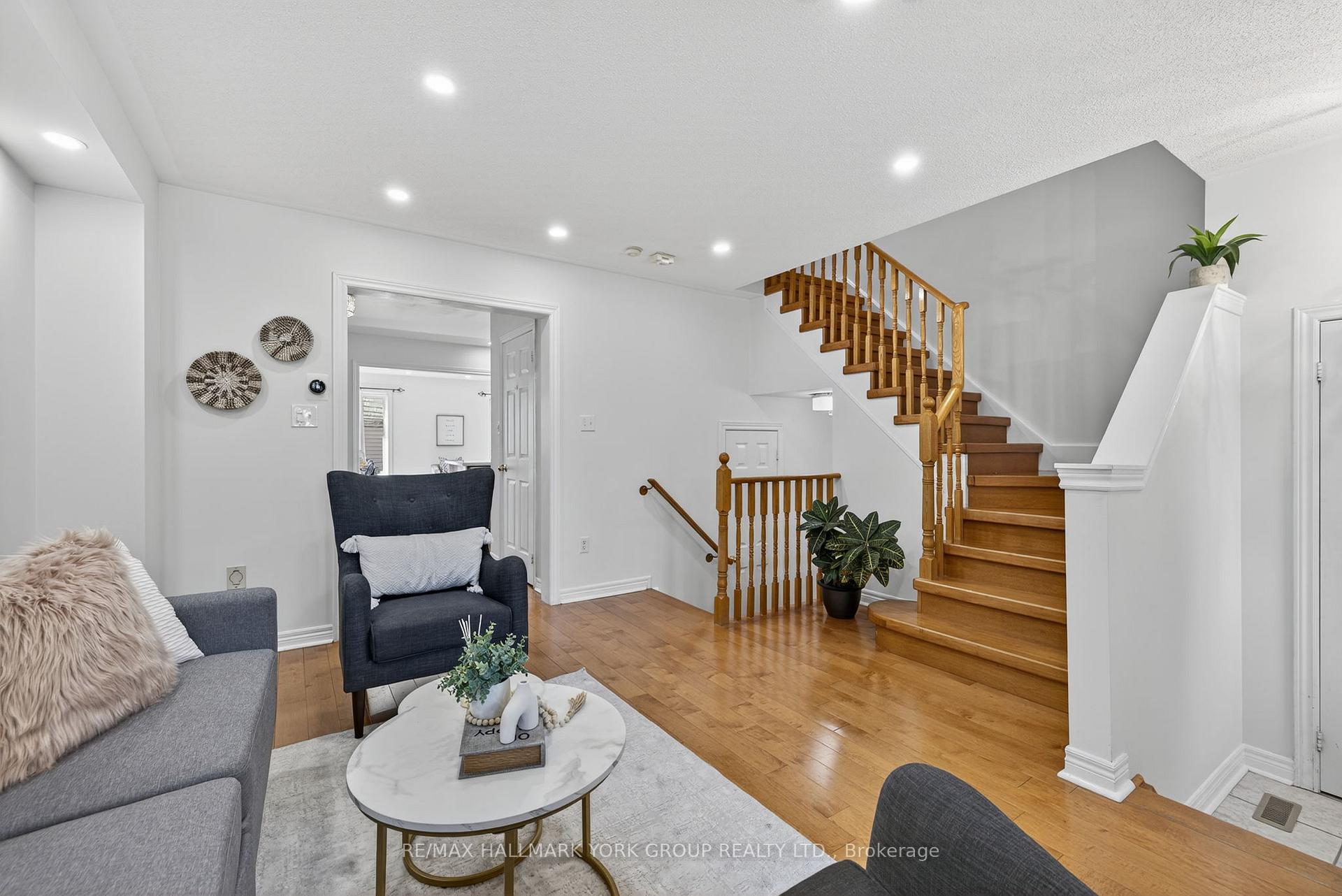 Photo 7 of 393 Hollandview Trail, Aurora, Bayview Wellington — HOMEH
