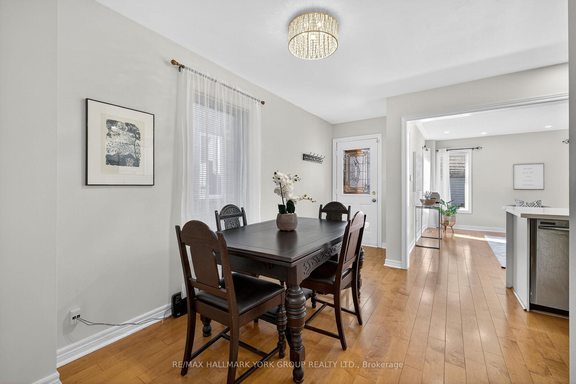 Photo 5 of 393 Hollandview Trail, Aurora, Bayview Wellington — HOMEH