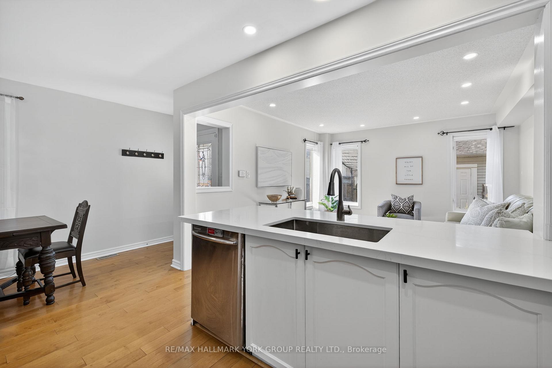 Photo 9 of 393 Hollandview Trail, Aurora, Bayview Wellington — HOMEH