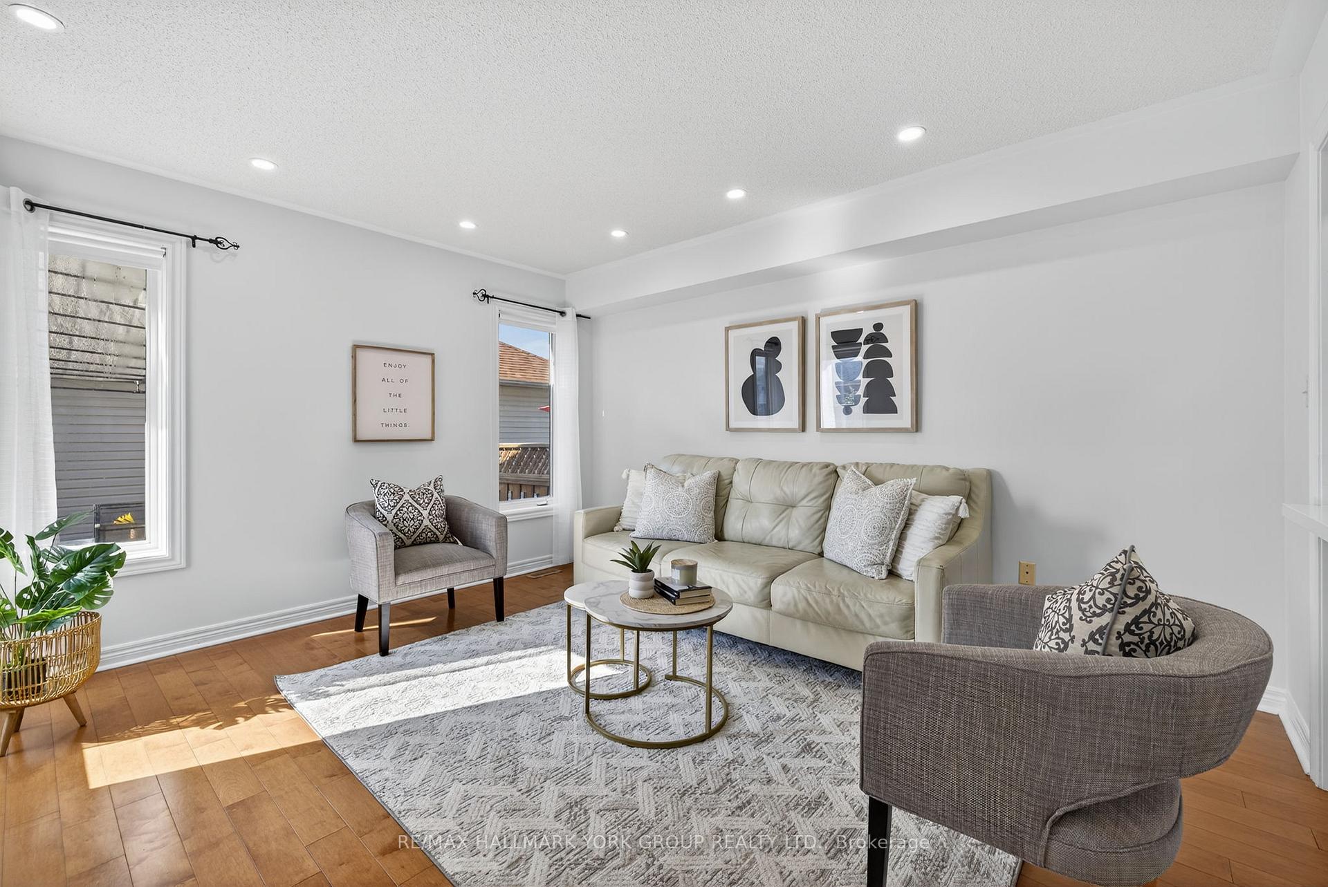 Photo 11 of 393 Hollandview Trail, Aurora, Bayview Wellington — HOMEH