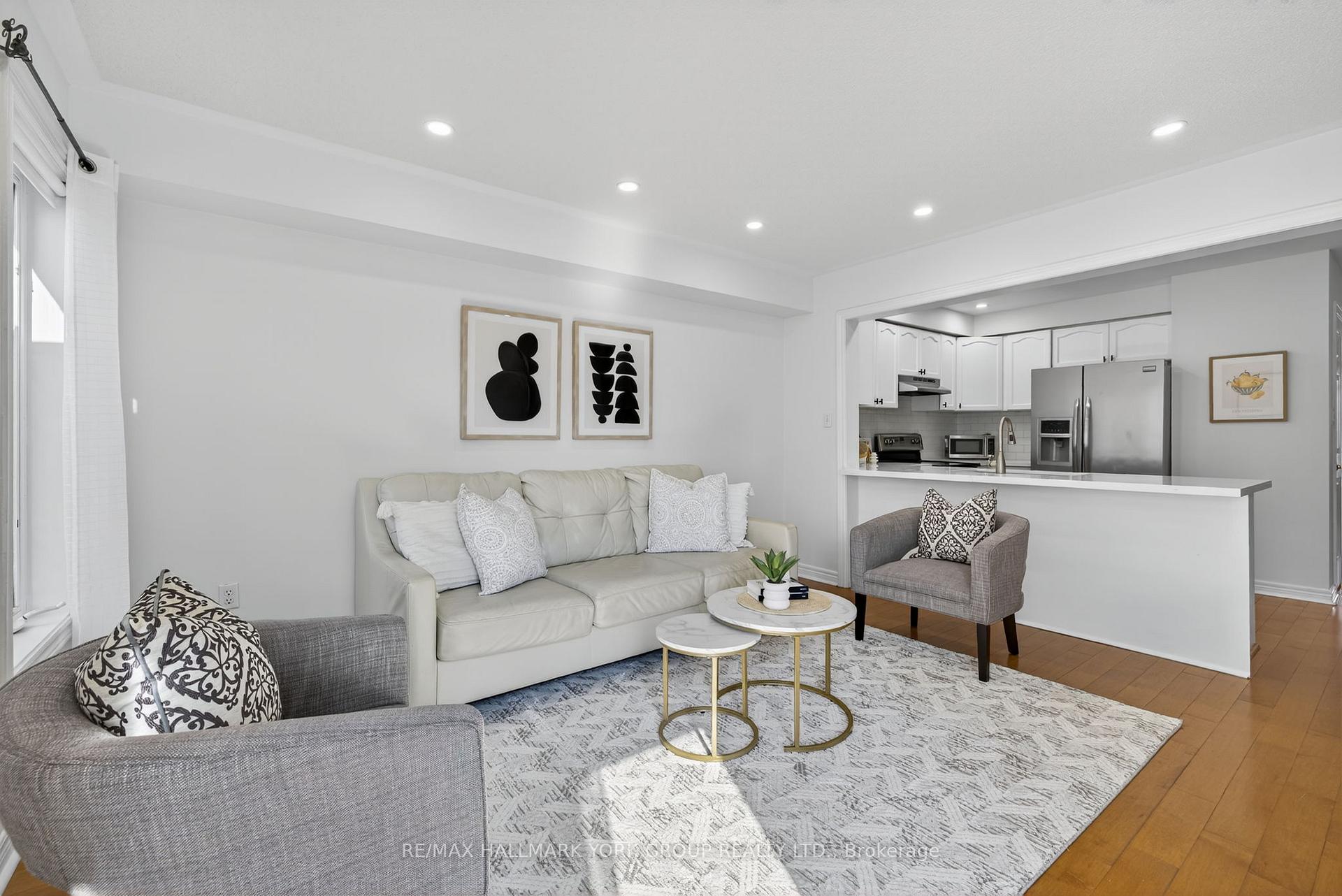 Photo 14 of 393 Hollandview Trail, Aurora, Bayview Wellington — HOMEH
