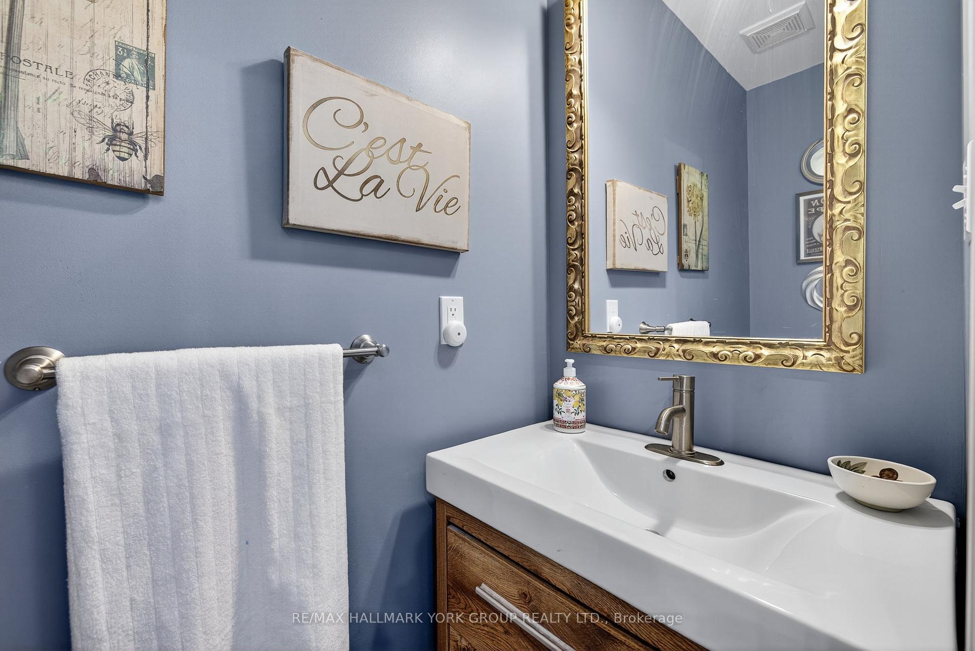 Photo 19 of 393 Hollandview Trail, Aurora, Bayview Wellington — HOMEH