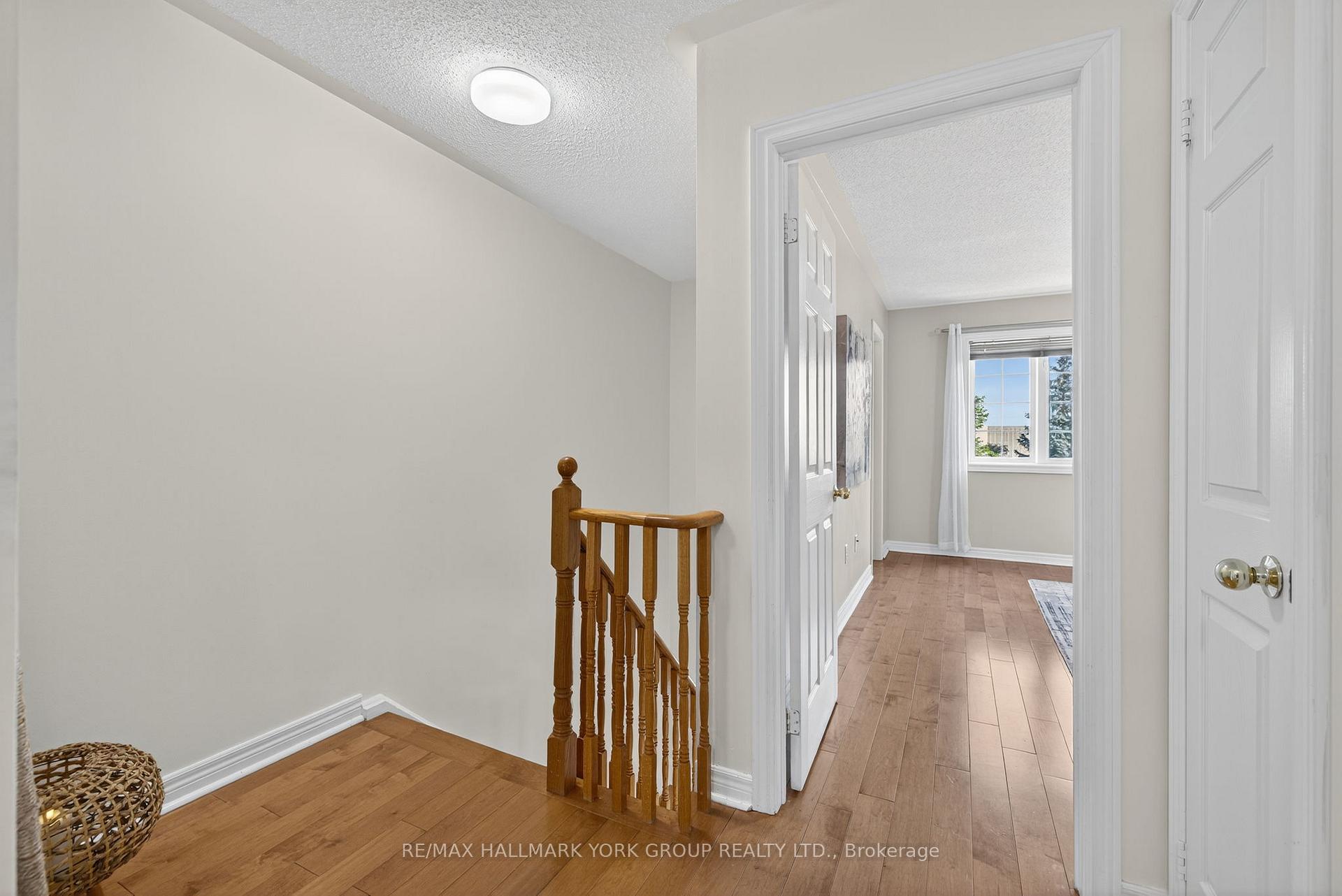 Photo 13 of 393 Hollandview Trail, Aurora, Bayview Wellington — HOMEH