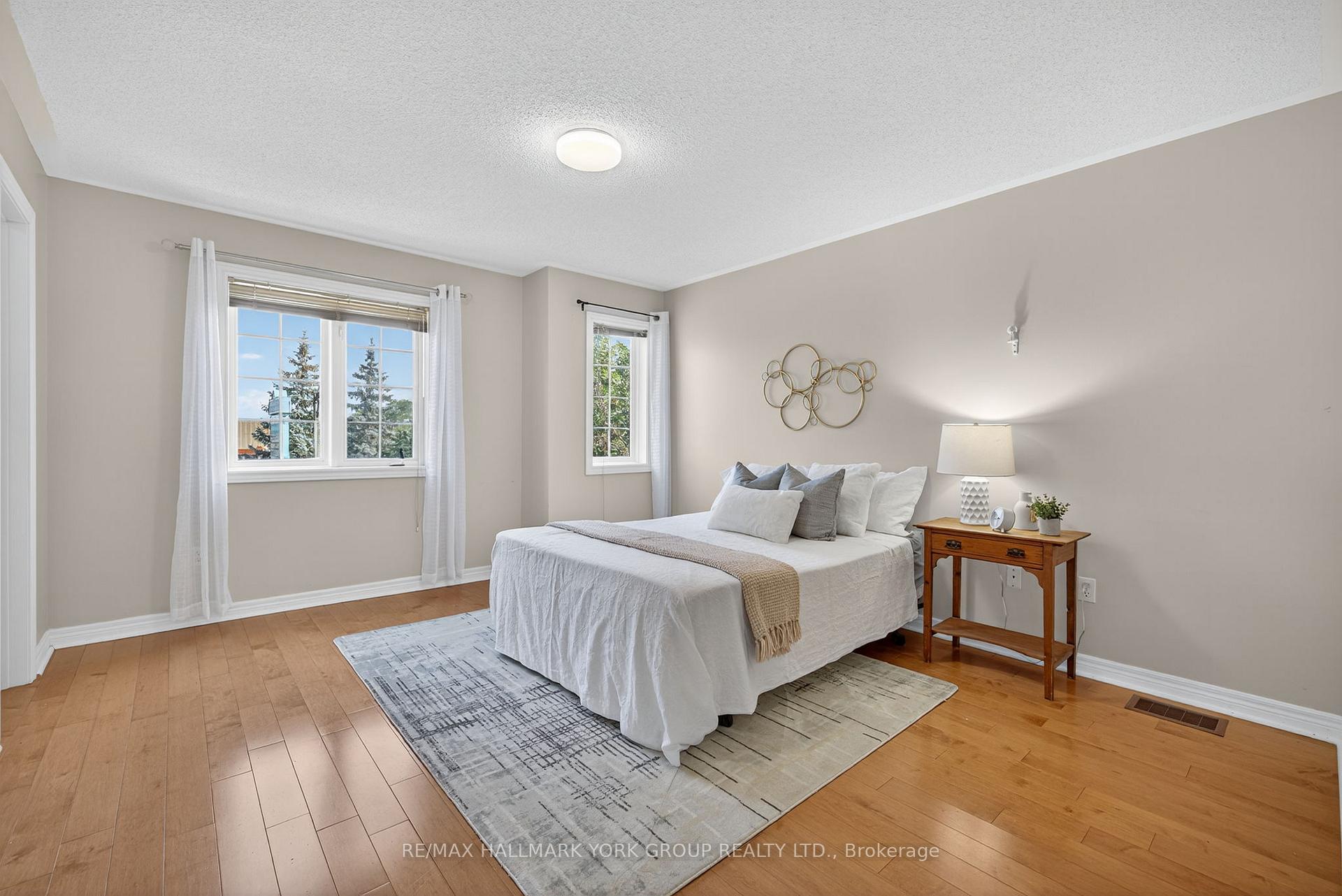 Photo 20 of 393 Hollandview Trail, Aurora, Bayview Wellington — HOMEH