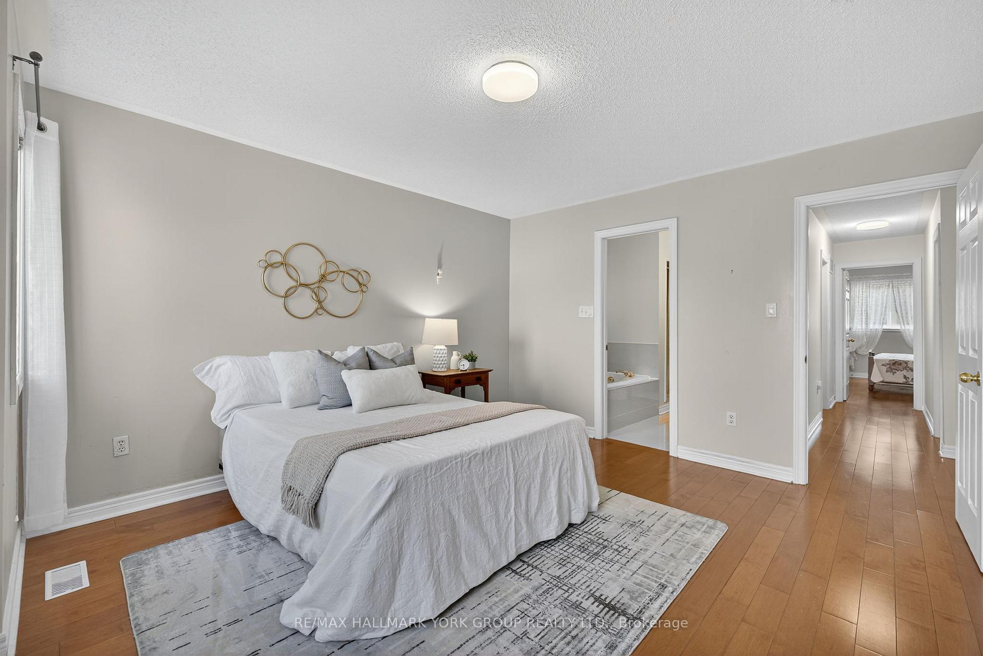 Photo 25 of 393 Hollandview Trail, Aurora, Bayview Wellington — HOMEH