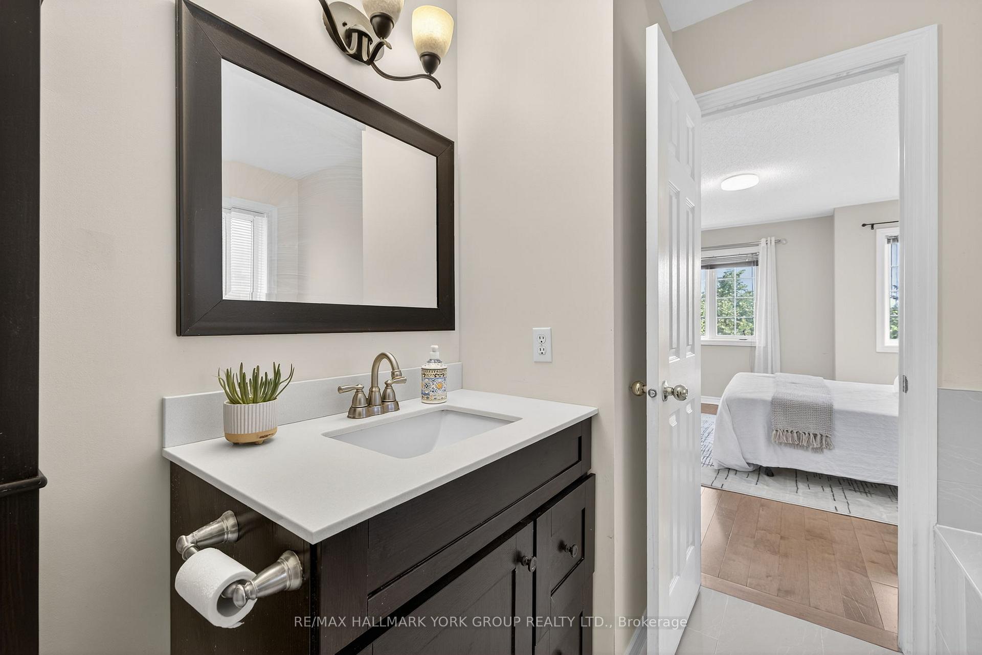 Photo 24 of 393 Hollandview Trail, Aurora, Bayview Wellington — HOMEH