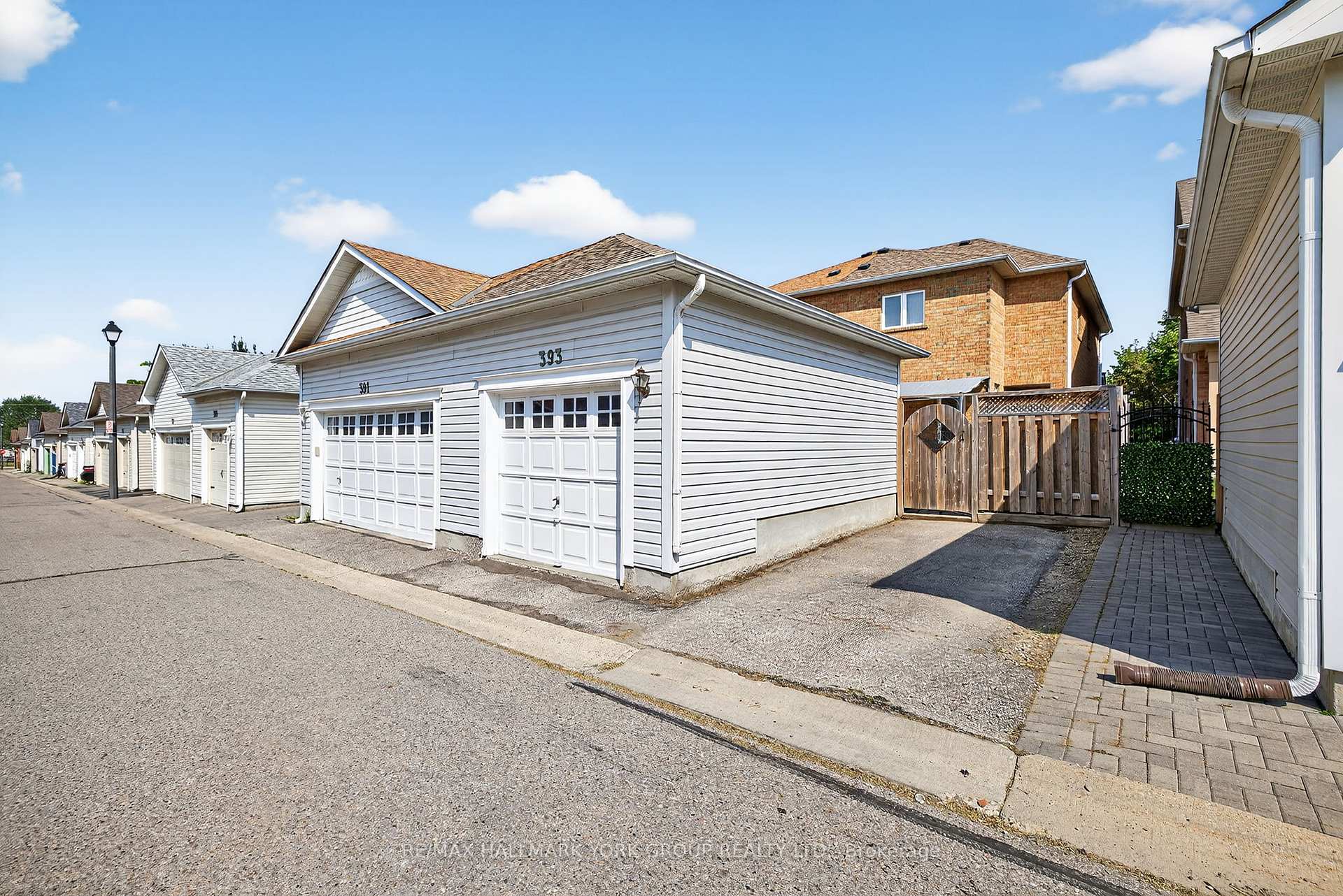 Photo 38 of 393 Hollandview Trail, Aurora, Bayview Wellington — HOMEH