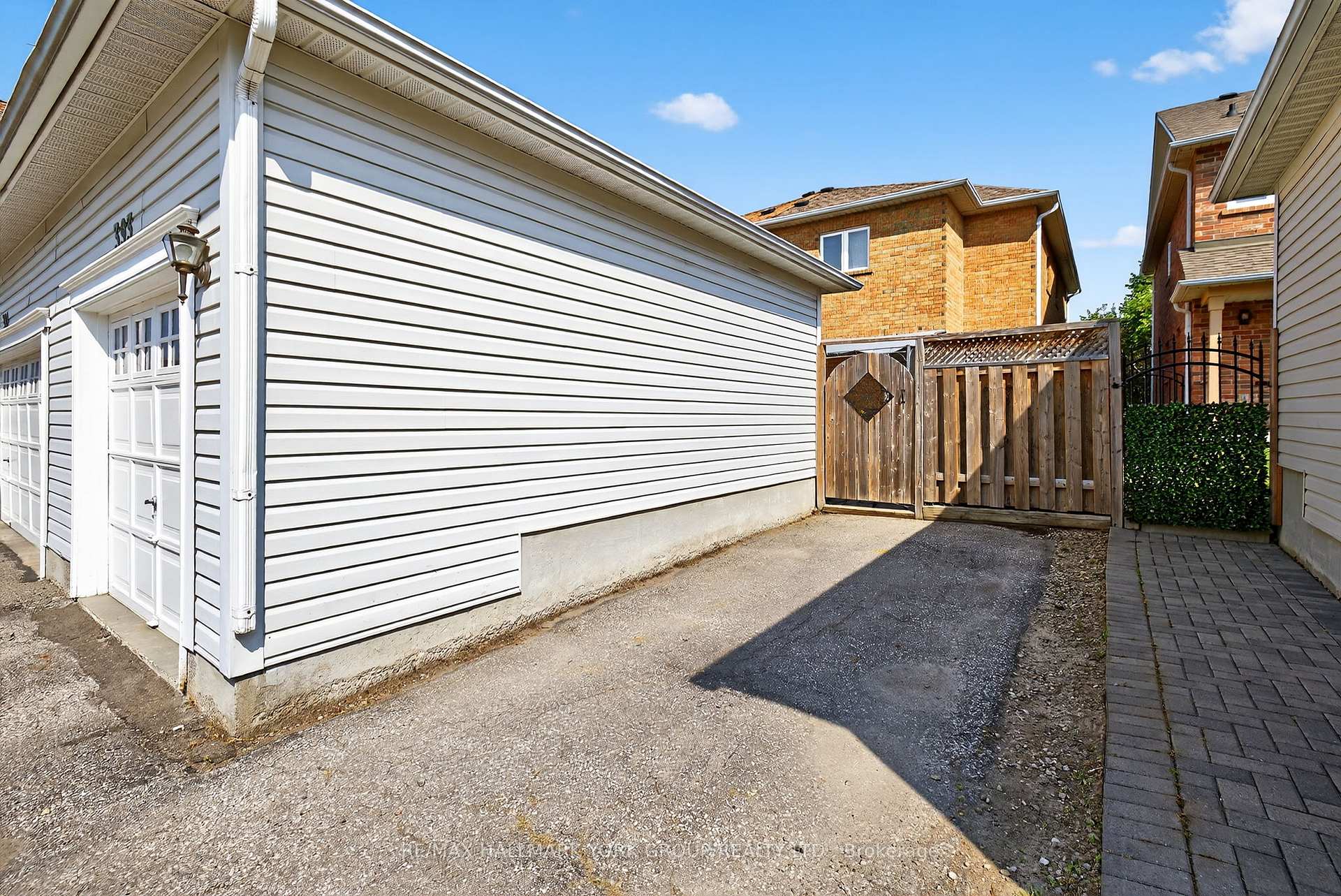 Photo 28 of 393 Hollandview Trail, Aurora, Bayview Wellington — HOMEH