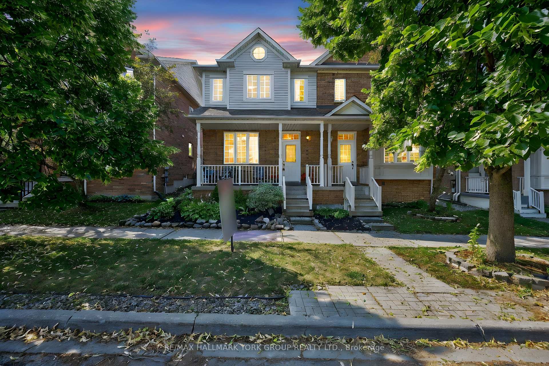 Photo 33 of 393 Hollandview Trail, Aurora, Bayview Wellington — HOMEH