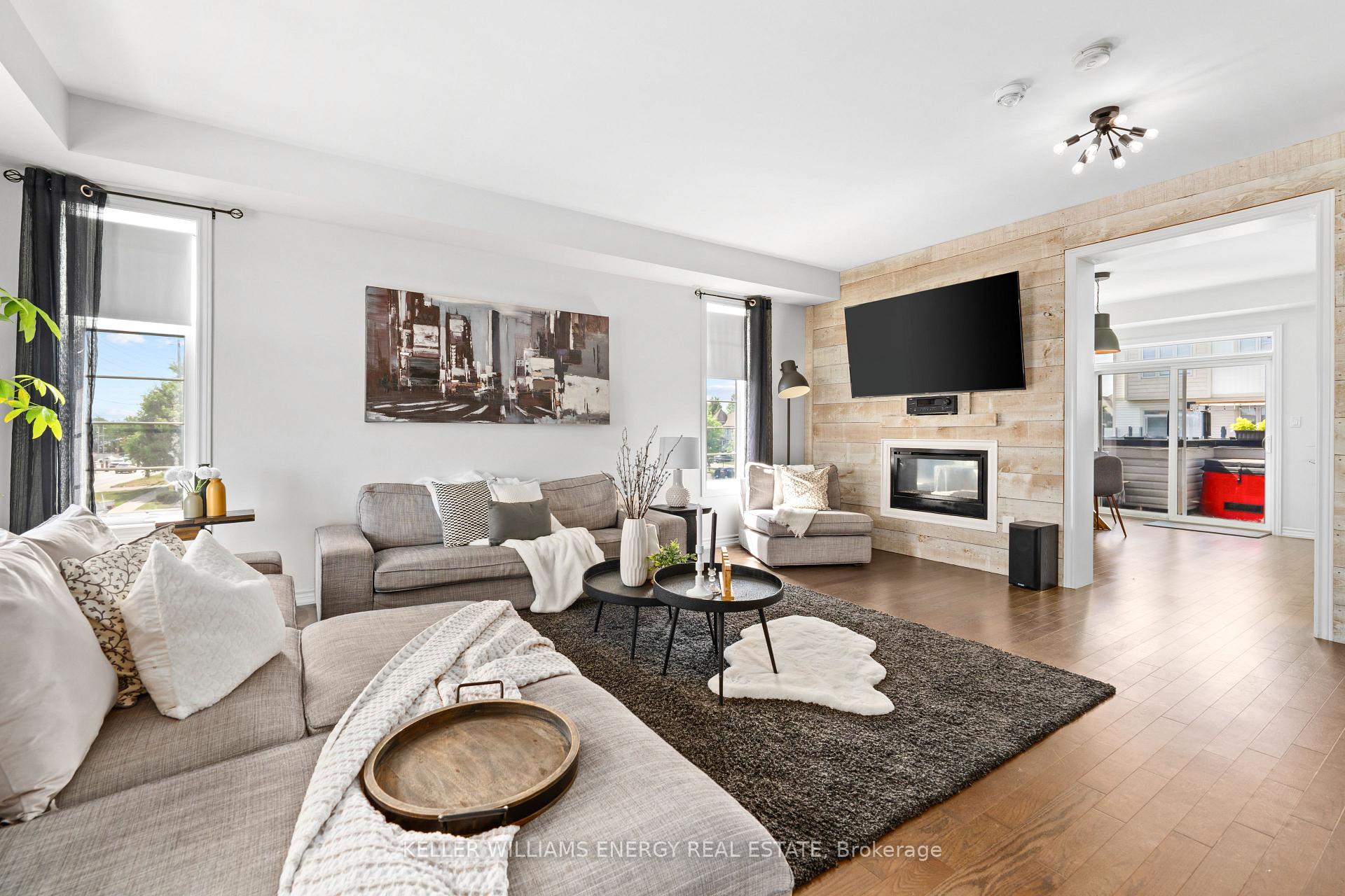 Photo 9 of 3 Cornerside Way, Whitby, Brooklin — HOMEH