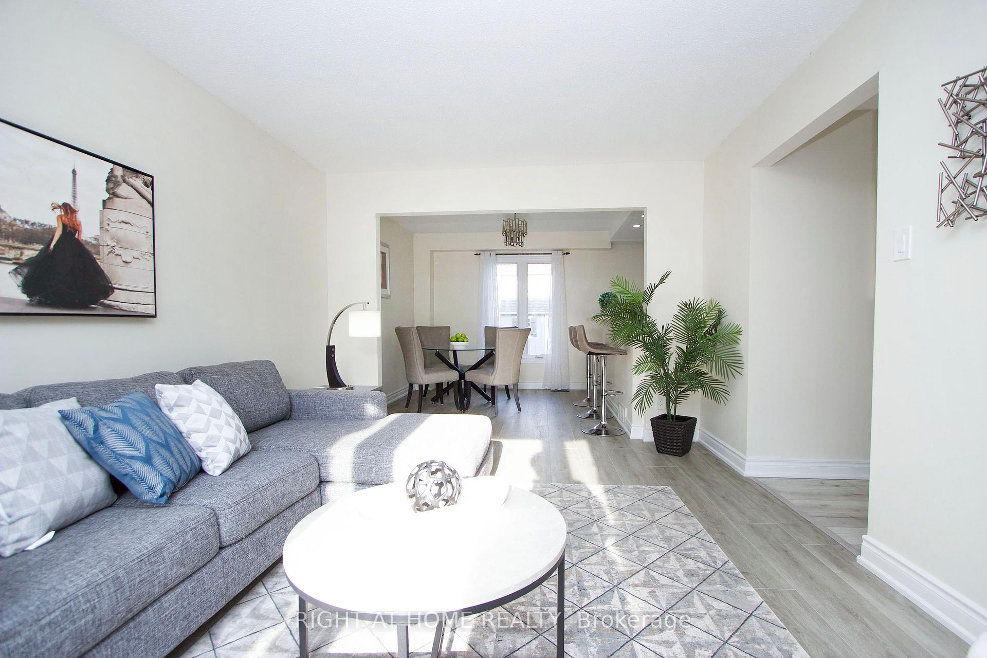 Photo 3 of 861 White Ash Drive, Whitby, Williamsburg — HOMEH