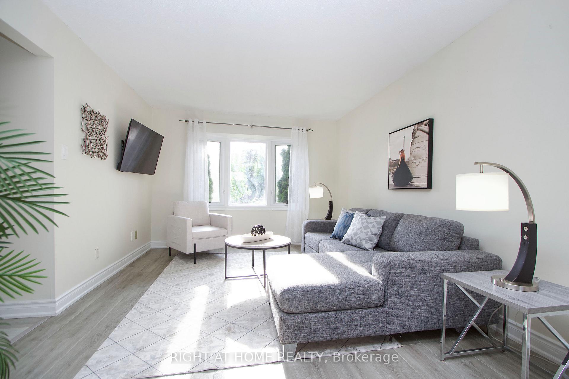 Photo 4 of 861 White Ash Drive, Whitby, Williamsburg — HOMEH