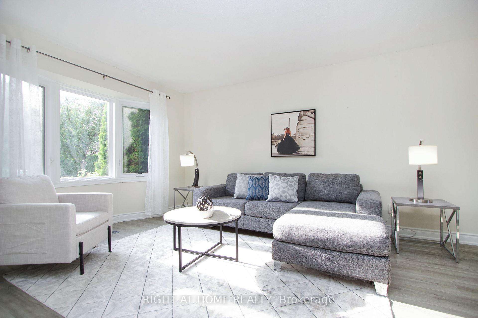 Photo 5 of 861 White Ash Drive, Whitby, Williamsburg — HOMEH