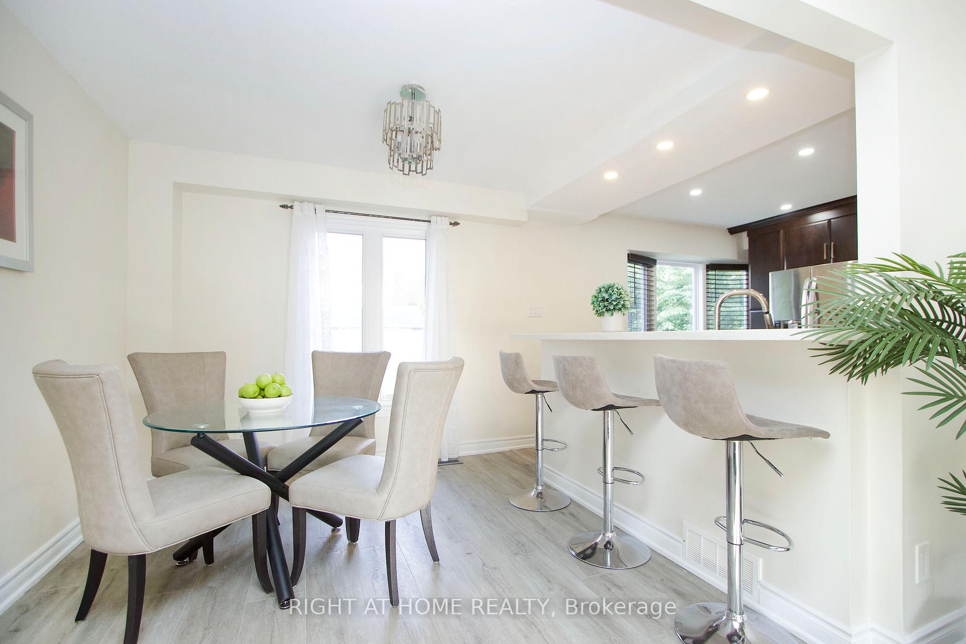 Photo 6 of 861 White Ash Drive, Whitby, Williamsburg — HOMEH