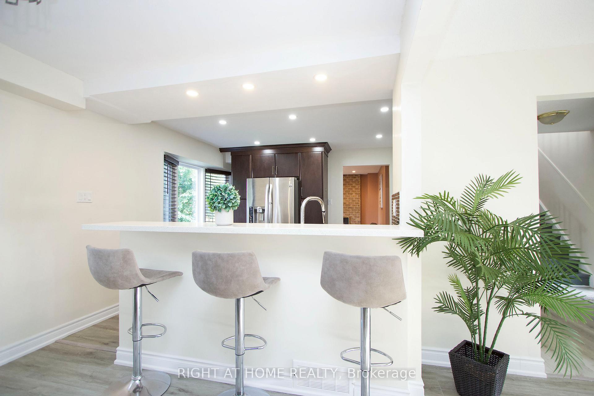 Photo 7 of 861 White Ash Drive, Whitby, Williamsburg — HOMEH