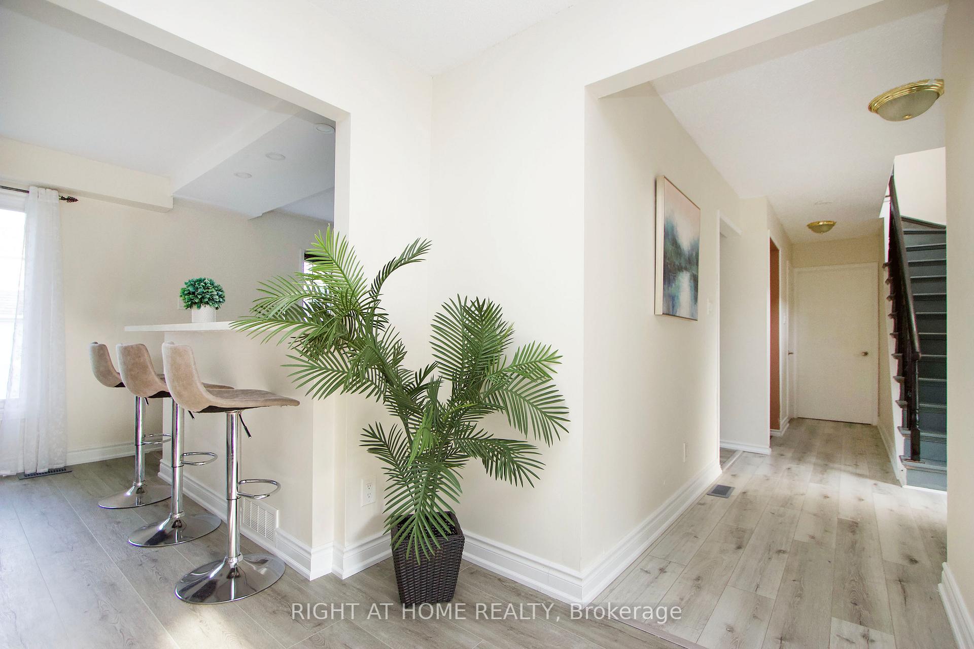 Photo 8 of 861 White Ash Drive, Whitby, Williamsburg — HOMEH