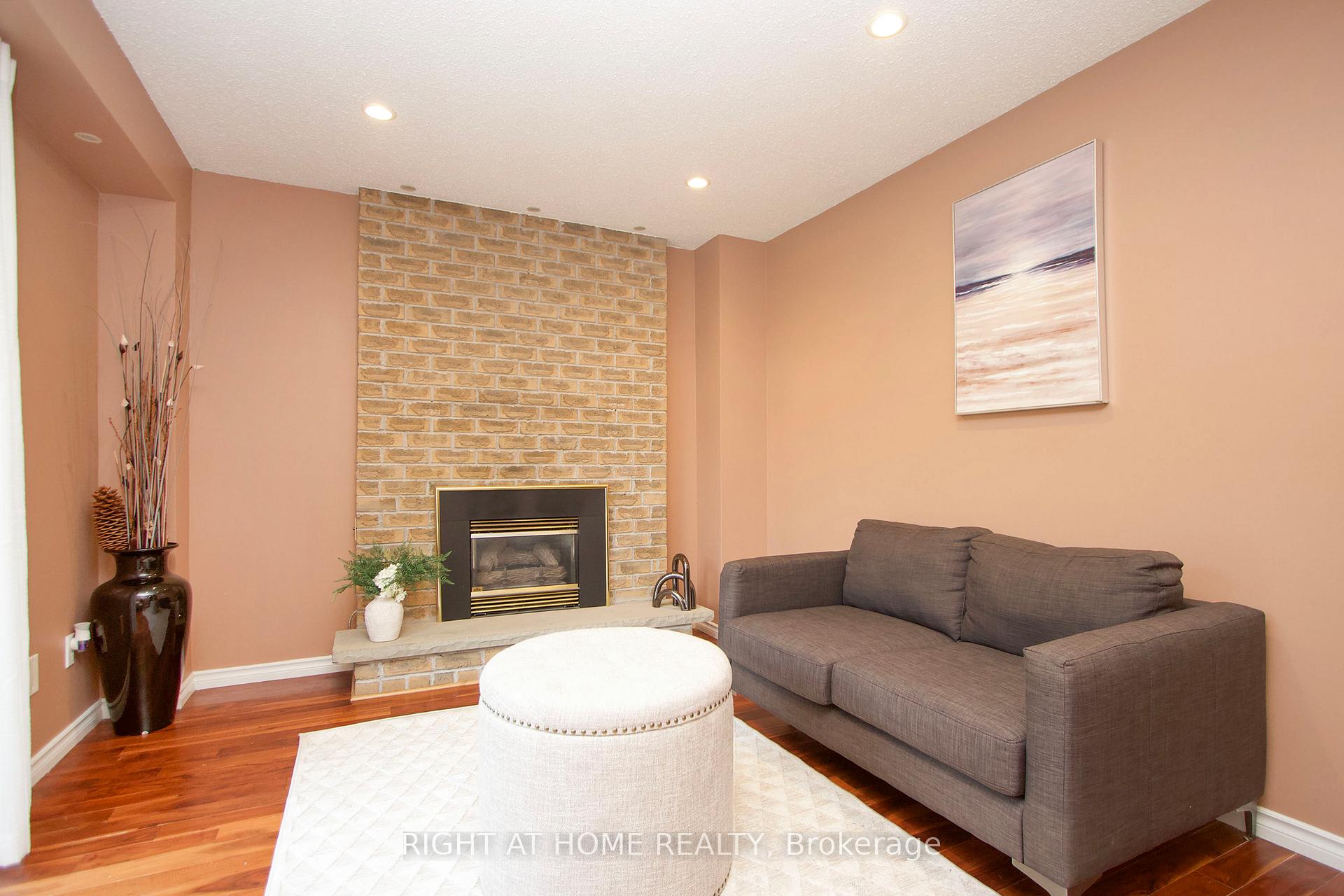 Photo 14 of 861 White Ash Drive, Whitby, Williamsburg — HOMEH