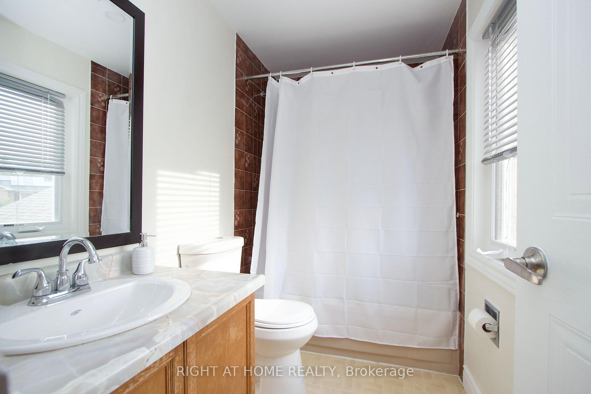 Photo 21 of 861 White Ash Drive, Whitby, Williamsburg — HOMEH