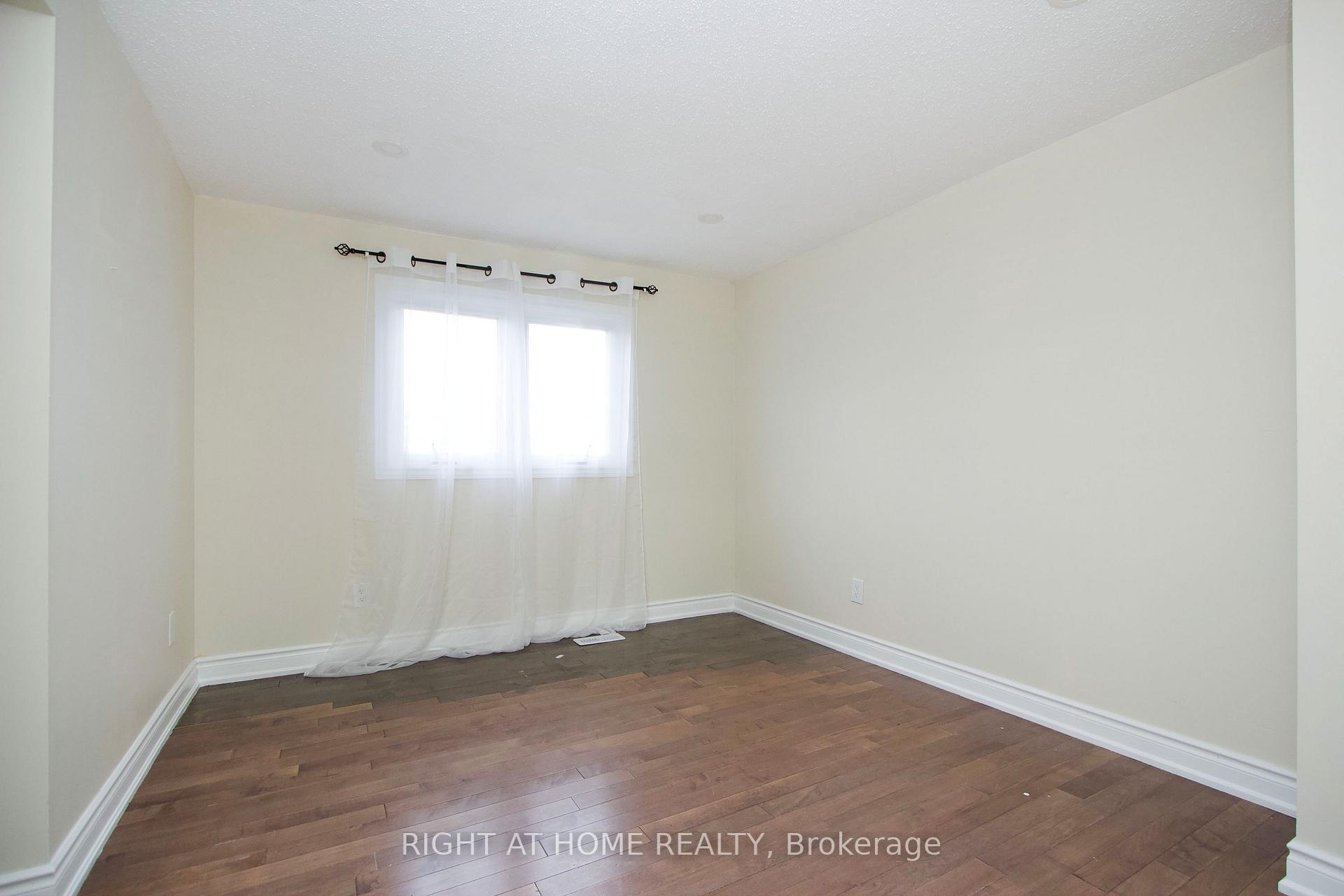 Photo 23 of 861 White Ash Drive, Whitby, Williamsburg — HOMEH