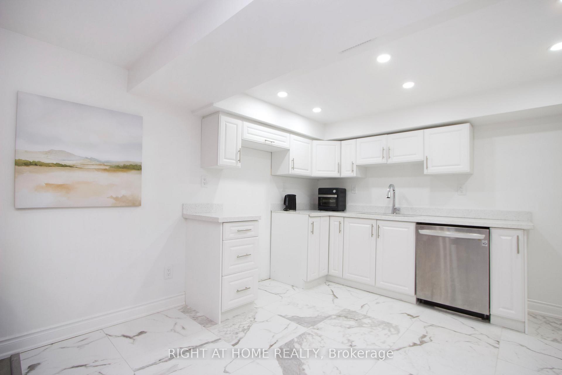 Photo 26 of 861 White Ash Drive, Whitby, Williamsburg — HOMEH