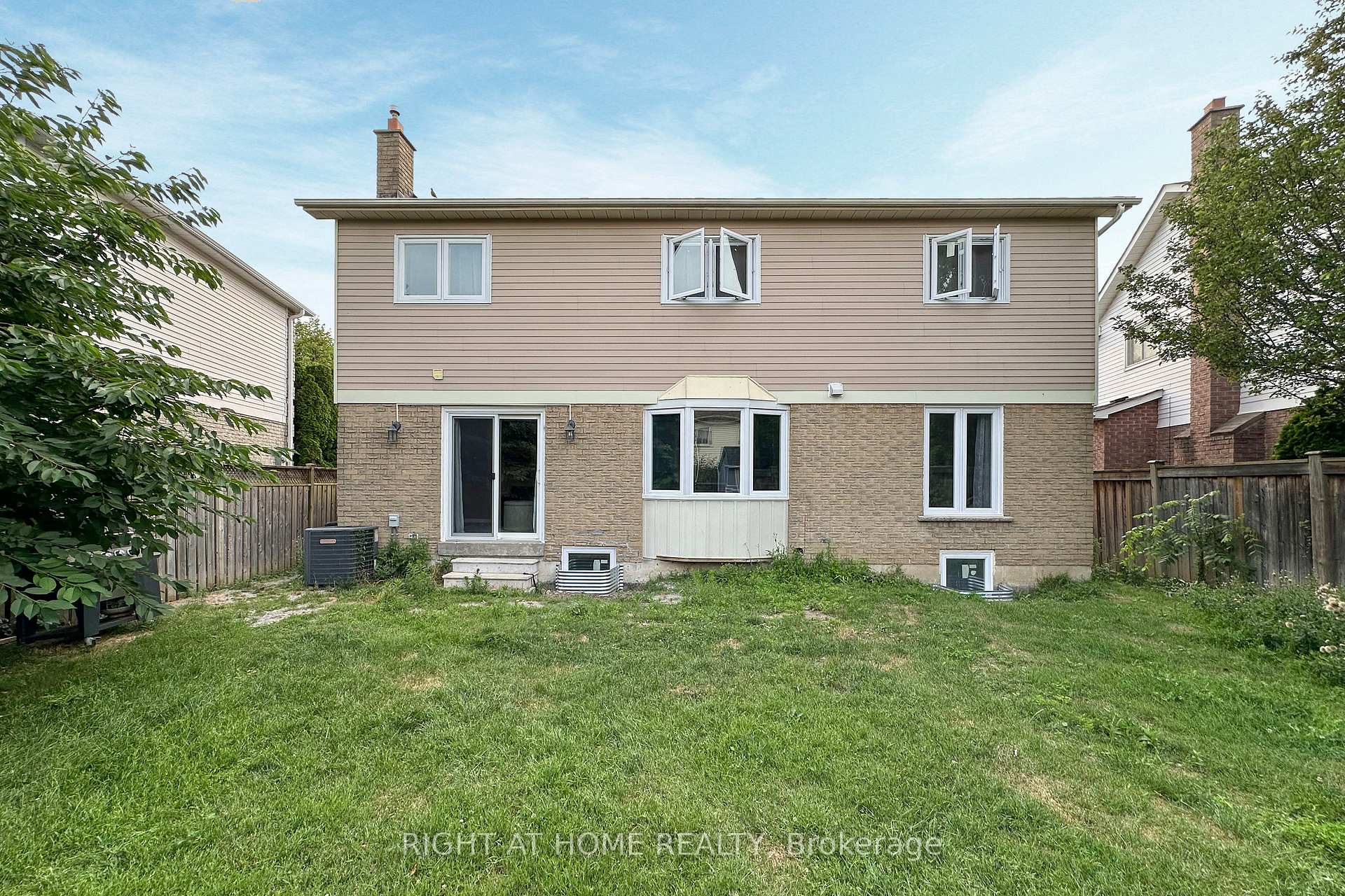 Photo 32 of 861 White Ash Drive, Whitby, Williamsburg — HOMEH
