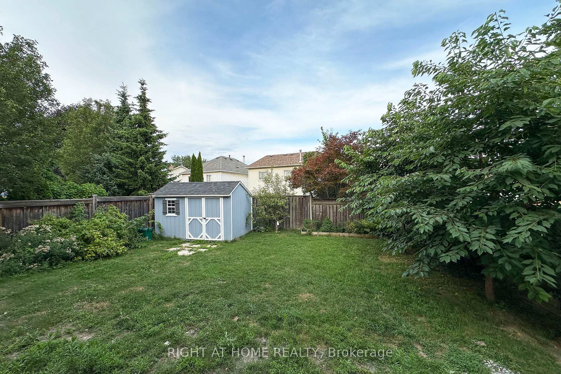 Photo 33 of 861 White Ash Drive, Whitby, Williamsburg — HOMEH