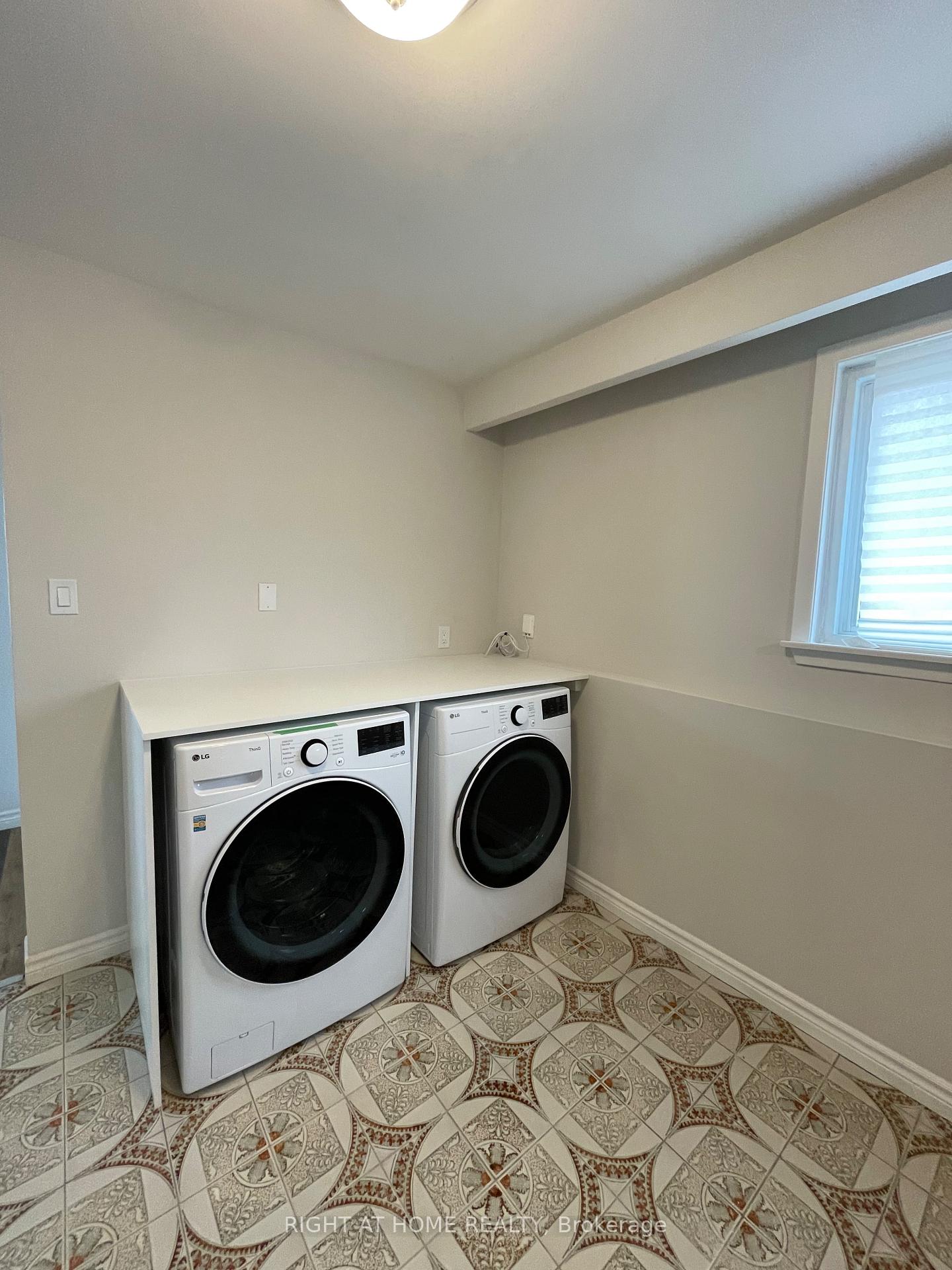 Photo 8 of Unit Upper, 7899 Martin Grove Road, Vaughan, West Woodbridge — HOMEH