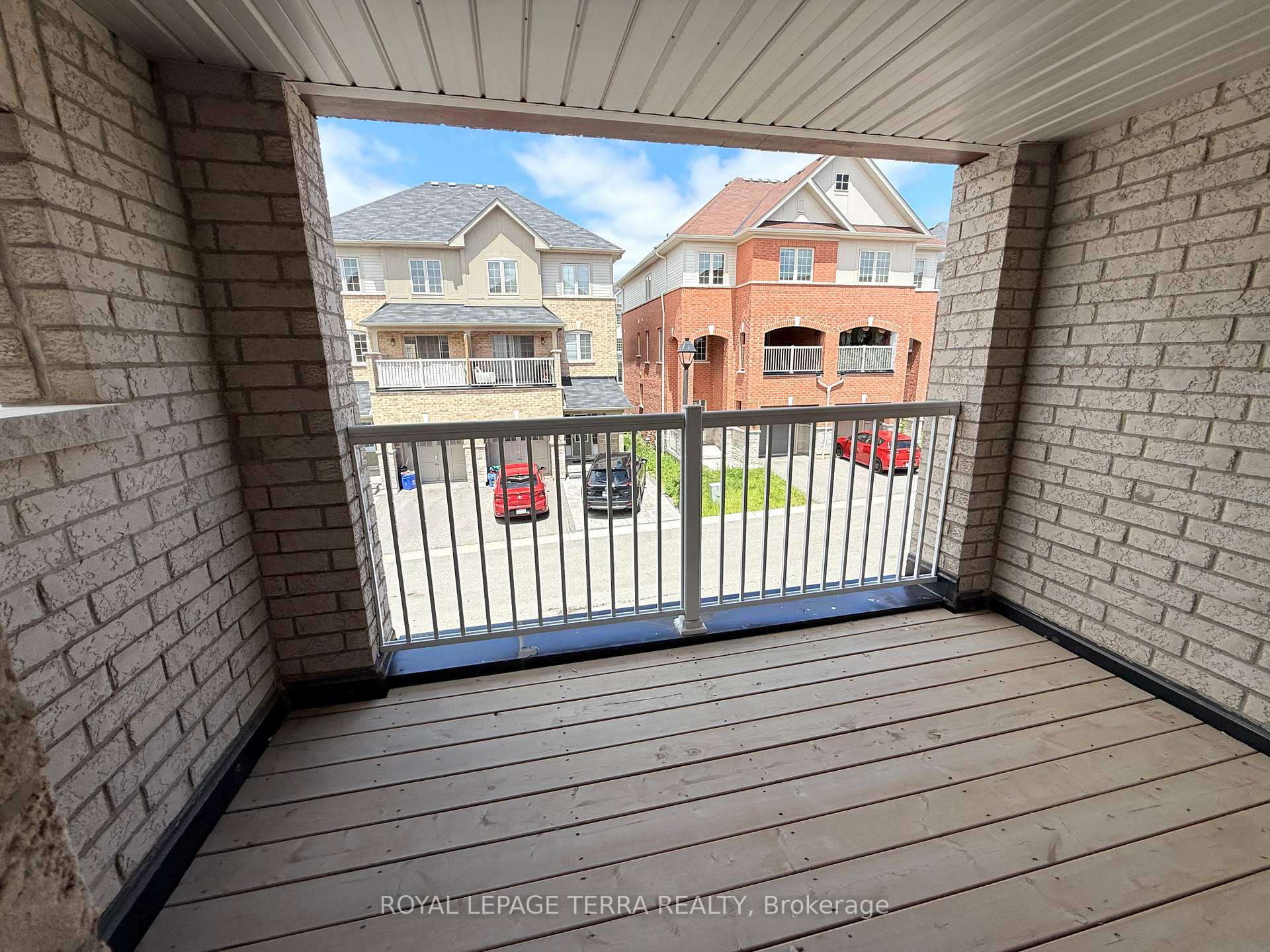 Photo 9 of 16 Camilleri Road, Ajax, Central East — HOMEH