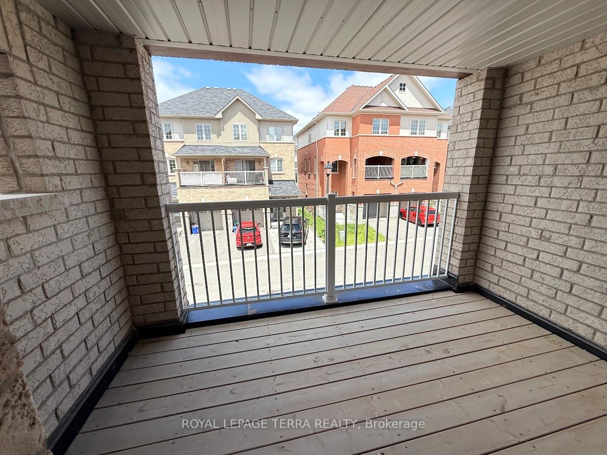 Photo 11 of 16 Camilleri Road, Ajax, Central East — HOMEH