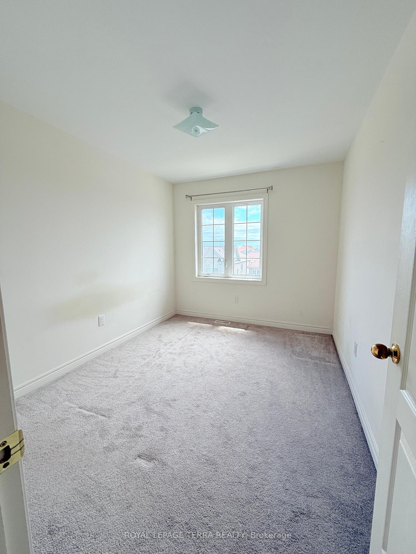 Photo 19 of 16 Camilleri Road, Ajax, Central East — HOMEH