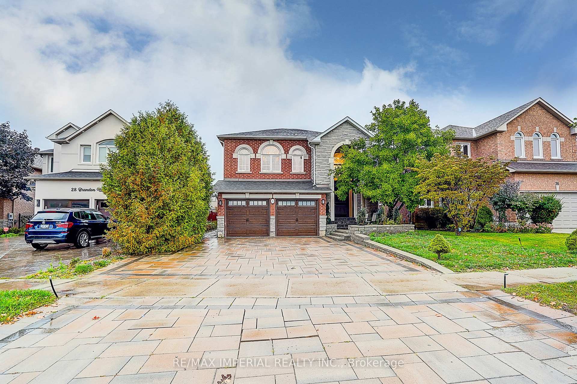 Front of 32 Brandon Gate Drive