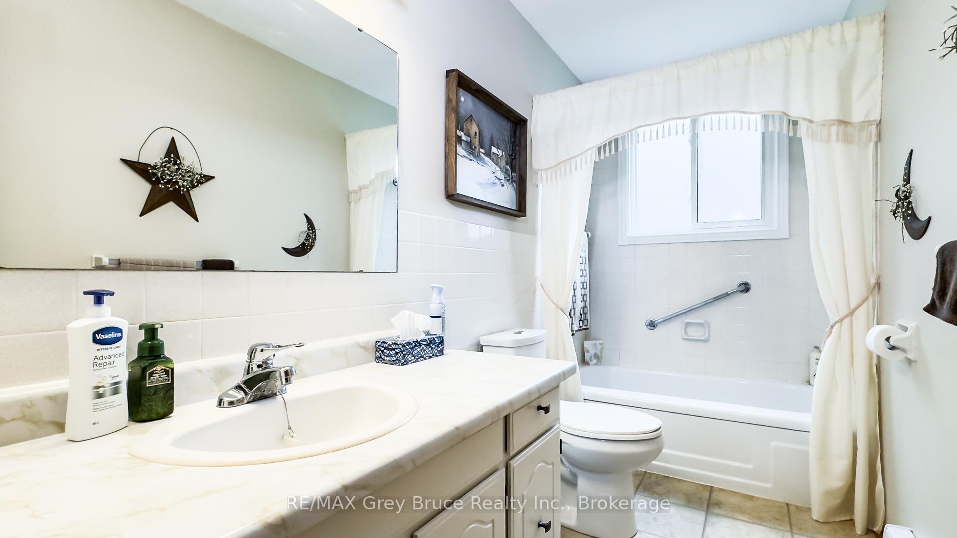Photo 15 of 36 Centennial Street, Arran-Elderslie — HOMEH