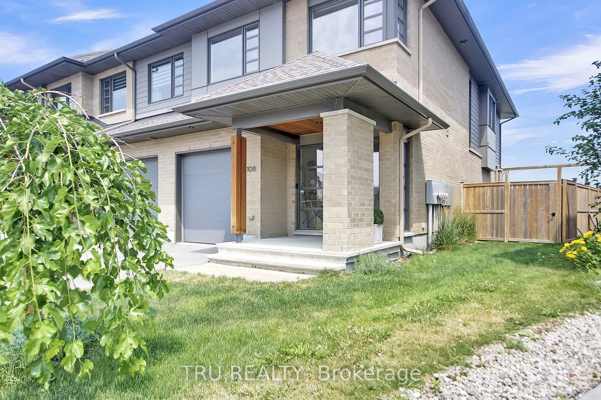 Photo 3 of 108 Larimar Circle, Ottawa, Riverside South/Gloucester Glen — HOMEH